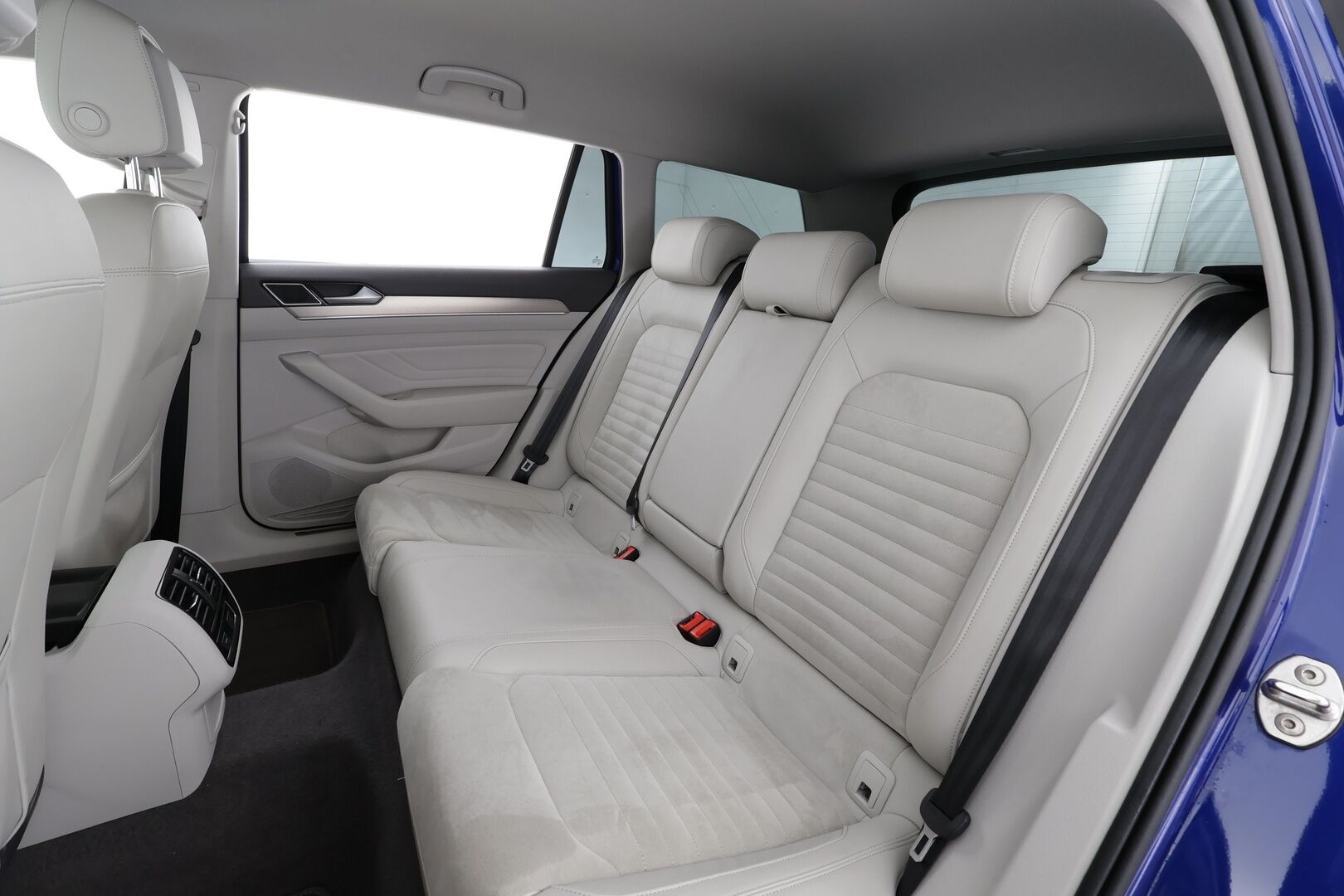 Volkswagen Passat 2020 Variant R-Line 1,5 TSI EVO 110 kW DSG * 1-om Suomi-auto / Webasto / ACC / P.kamera / Matrix-LED / Sähkökontti *