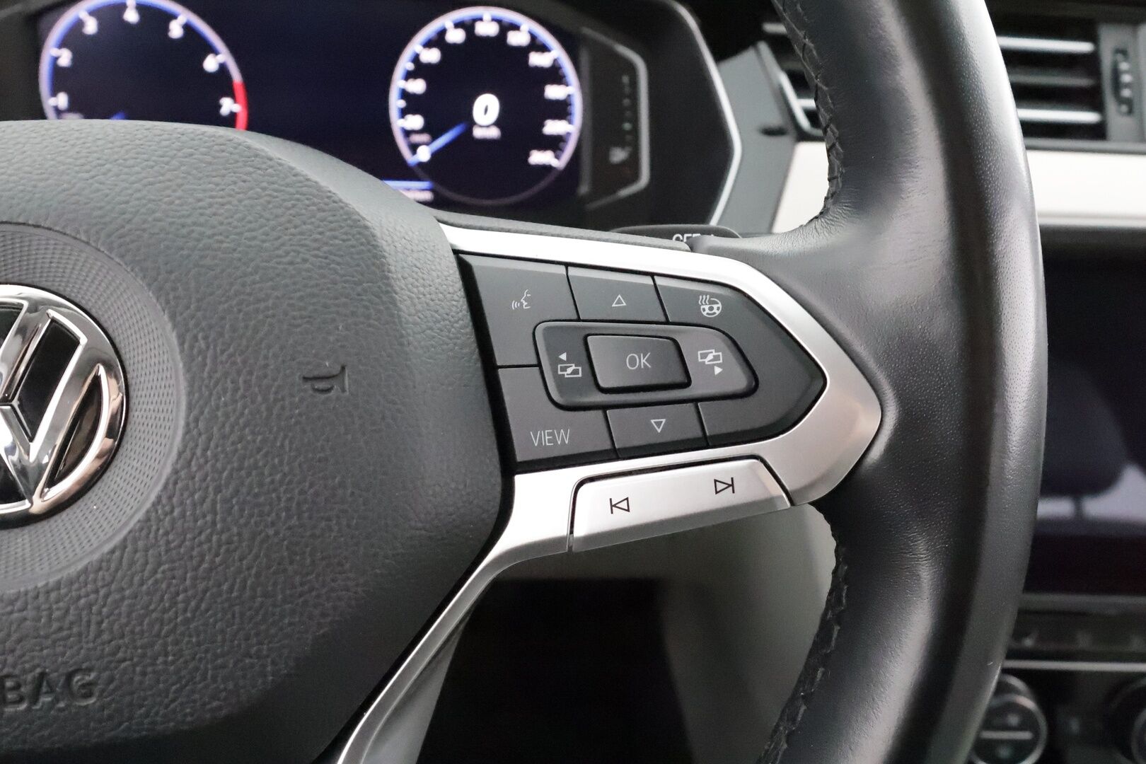 Volkswagen Passat 2020 Variant R-Line 1,5 TSI EVO 110 kW DSG * 1-om Suomi-auto / Webasto / ACC / P.kamera / Matrix-LED / Sähkökontti *