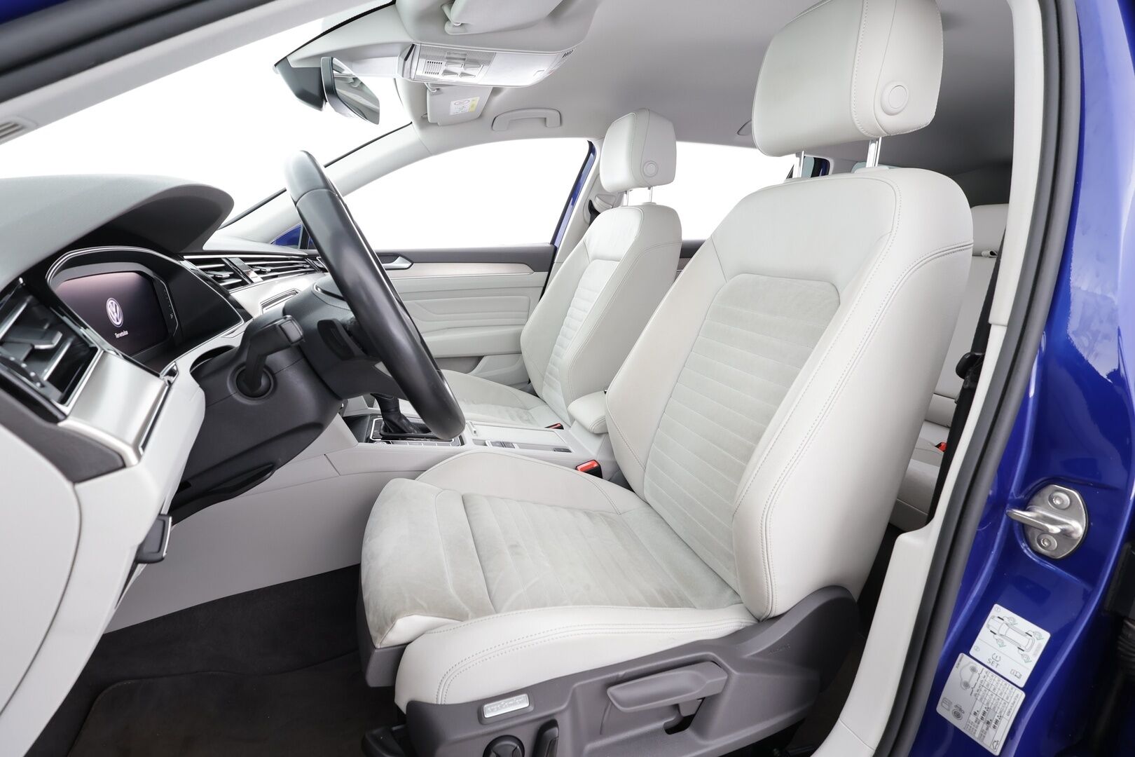 Volkswagen Passat 2020 Variant R-Line 1,5 TSI EVO 110 kW DSG * 1-om Suomi-auto / Webasto / ACC / P.kamera / Matrix-LED / Sähkökontti *