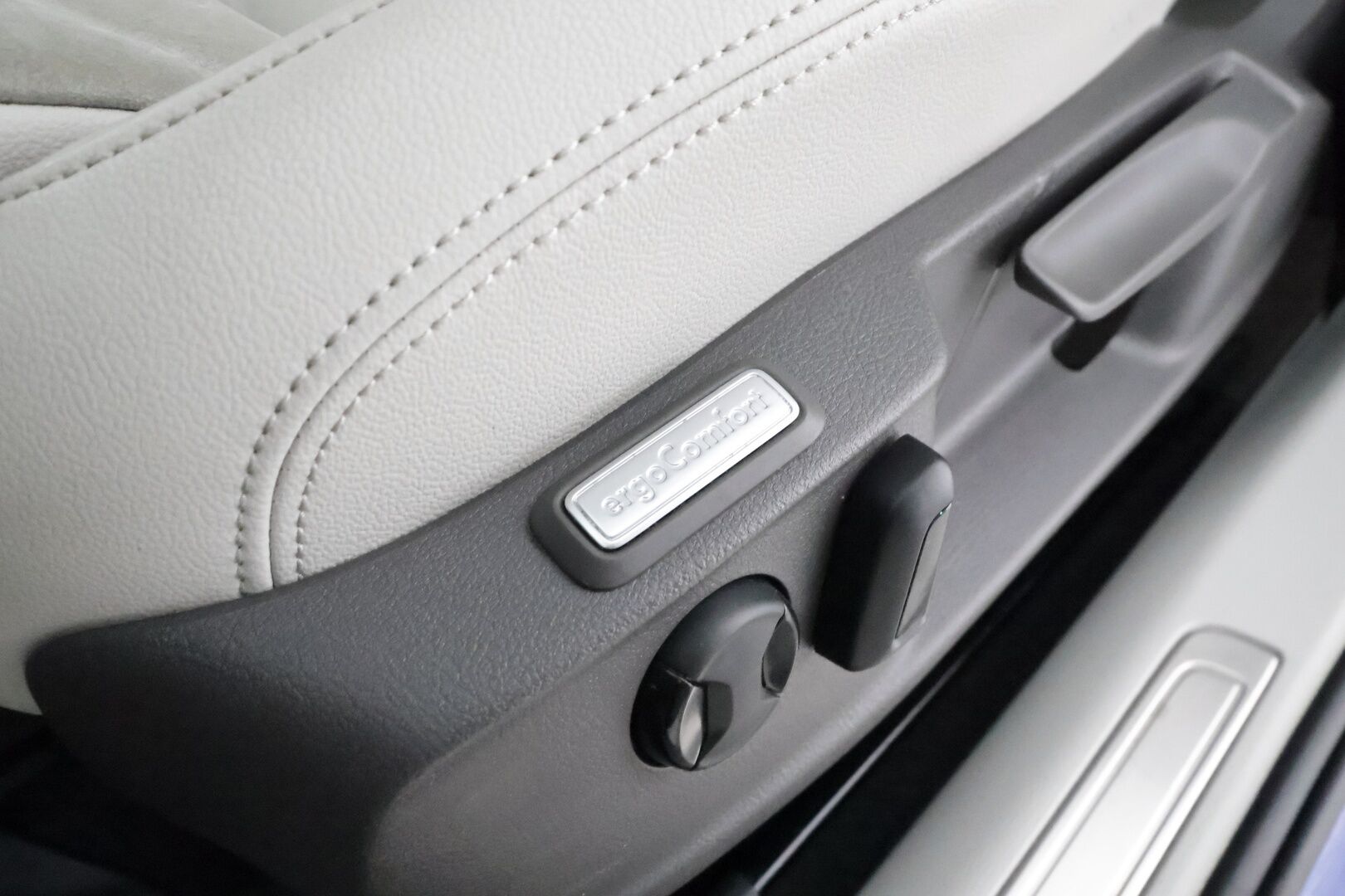 Volkswagen Passat 2020 Variant R-Line 1,5 TSI EVO 110 kW DSG * 1-om Suomi-auto / Webasto / ACC / P.kamera / Matrix-LED / Sähkökontti *