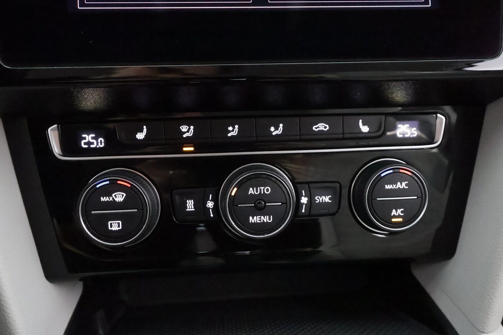 Volkswagen Passat 2020 Variant R-Line 1,5 TSI EVO 110 kW DSG * 1-om Suomi-auto / Webasto / ACC / P.kamera / Matrix-LED / Sähkökontti *