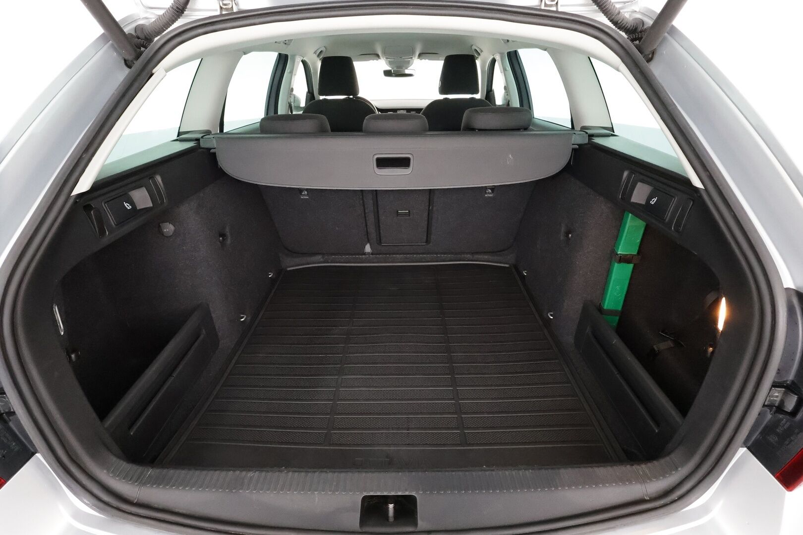 Skoda Octavia 2020 Combi 1,5 TSI Style BusinessLine DSG Autom. - Suomiauto / ACC / Webasto / Peruutuskamera / Vetokoukku / Navigointi