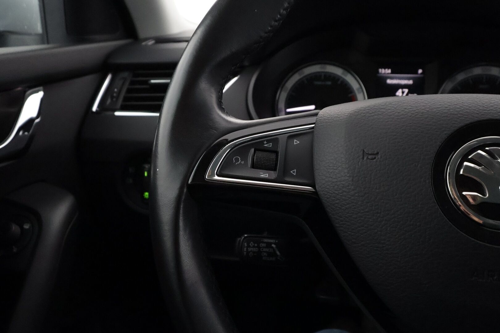 Skoda Octavia 2020 Combi 1,5 TSI Style BusinessLine DSG Autom. - Suomiauto / ACC / Webasto / Peruutuskamera / Vetokoukku / Navigointi