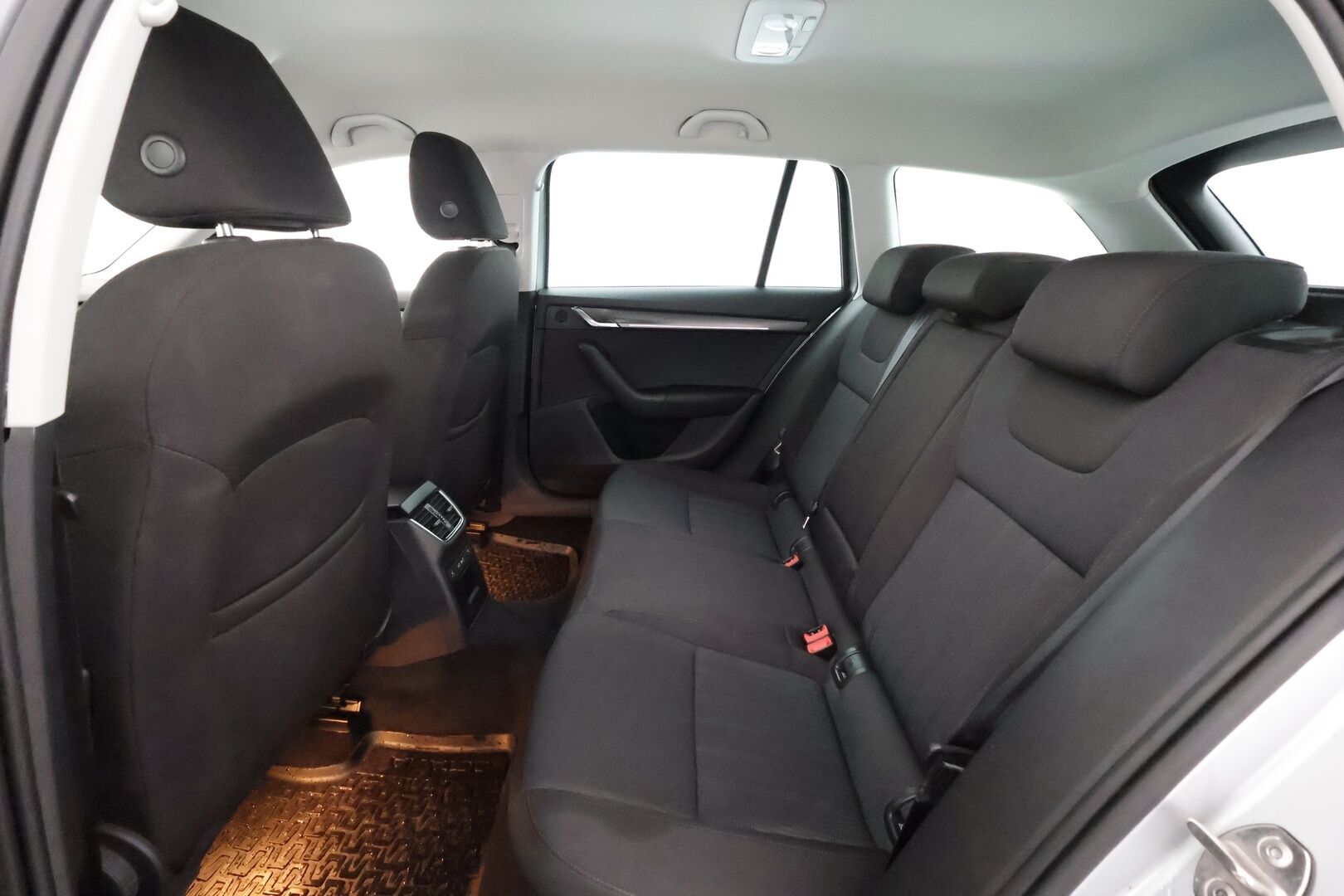 Skoda Octavia 2020 Combi 1,5 TSI Style BusinessLine DSG Autom. - Suomiauto / ACC / Webasto / Peruutuskamera / Vetokoukku / Navigointi