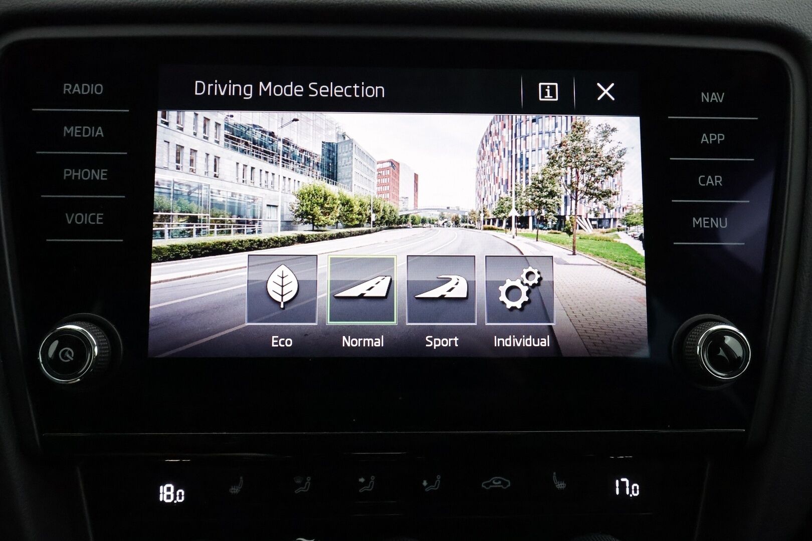 Skoda Octavia 2020 Combi 1,5 TSI Style BusinessLine DSG Autom. - Suomiauto / ACC / Webasto / Peruutuskamera / Vetokoukku / Navigointi