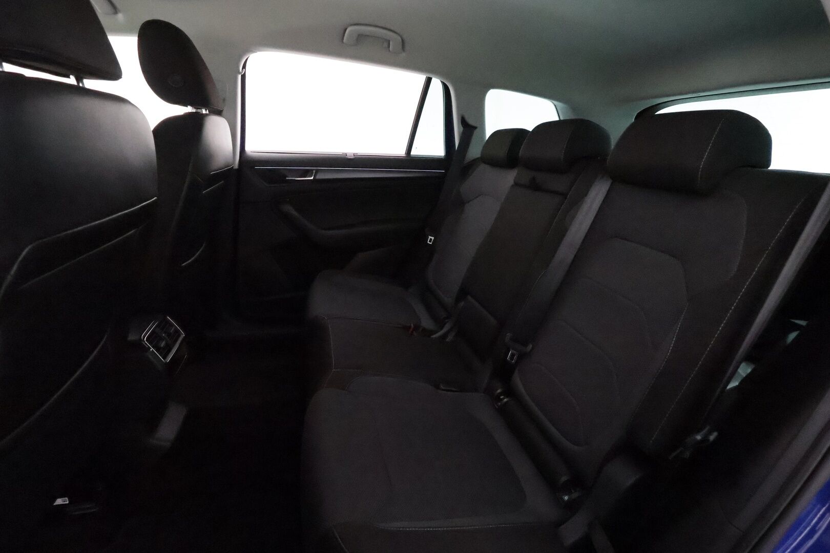 Skoda Kodiaq 2020 2,0 TDI 150 Ambition BusinessLine DSG Autom. **Adapt.vakkari / Webasto / LED / Navi / KeylessGo** - Suomi-auto / Kahdet renkaat aluvanteilla / Ratin lämmitin / Tuulilasin lämmitin / P.tutkat