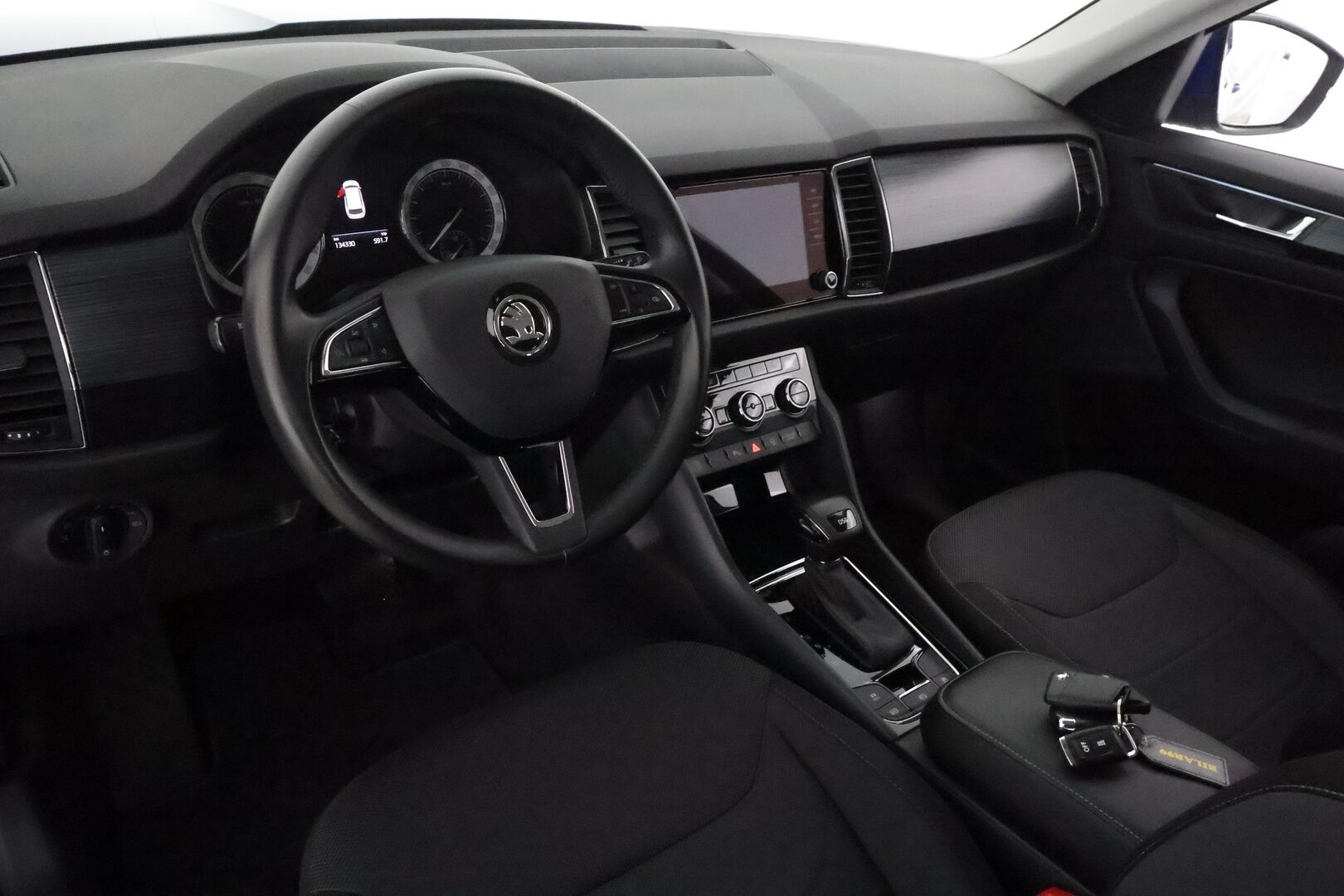Skoda Kodiaq 2020 2,0 TDI 150 Ambition BusinessLine DSG Autom. **Adapt.vakkari / Webasto / LED / Navi / KeylessGo** - Suomi-auto / Kahdet renkaat aluvanteilla / Ratin lämmitin / Tuulilasin lämmitin / P.tutkat
