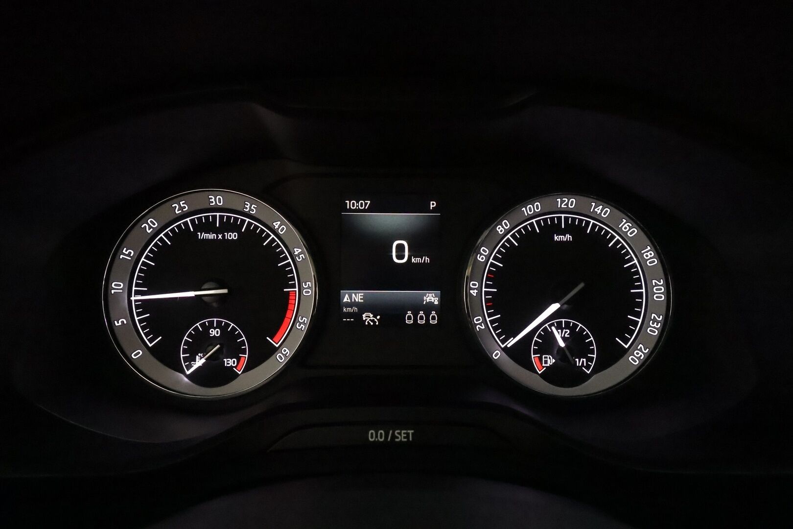 Skoda Kodiaq 2020 2,0 TDI 150 Ambition BusinessLine DSG Autom. **Adapt.vakkari / Webasto / LED / Navi / KeylessGo** - Suomi-auto / Kahdet renkaat aluvanteilla / Ratin lämmitin / Tuulilasin lämmitin / P.tutkat