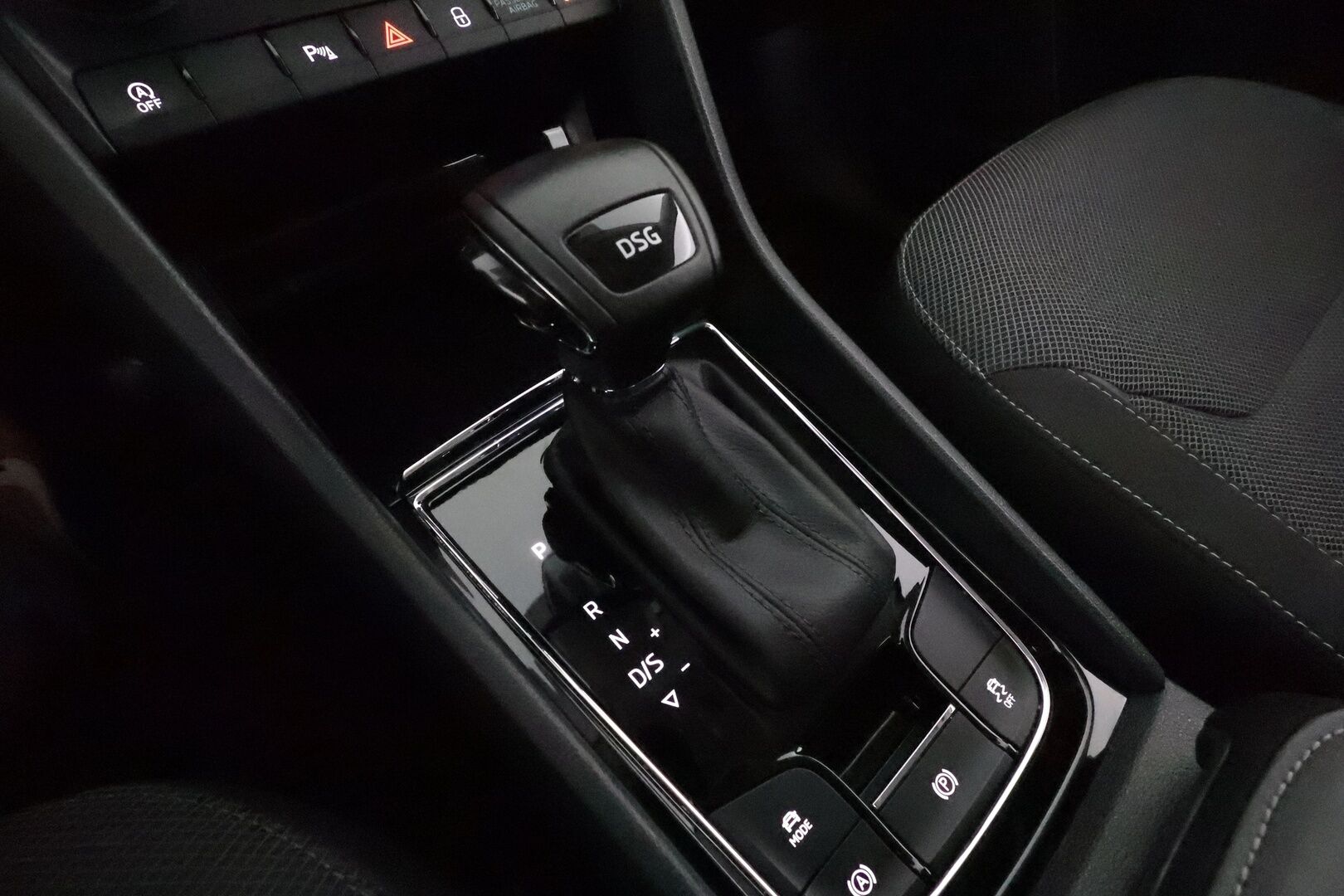 Skoda Kodiaq 2020 2,0 TDI 150 Ambition BusinessLine DSG Autom. **Adapt.vakkari / Webasto / LED / Navi / KeylessGo** - Suomi-auto / Kahdet renkaat aluvanteilla / Ratin lämmitin / Tuulilasin lämmitin / P.tutkat