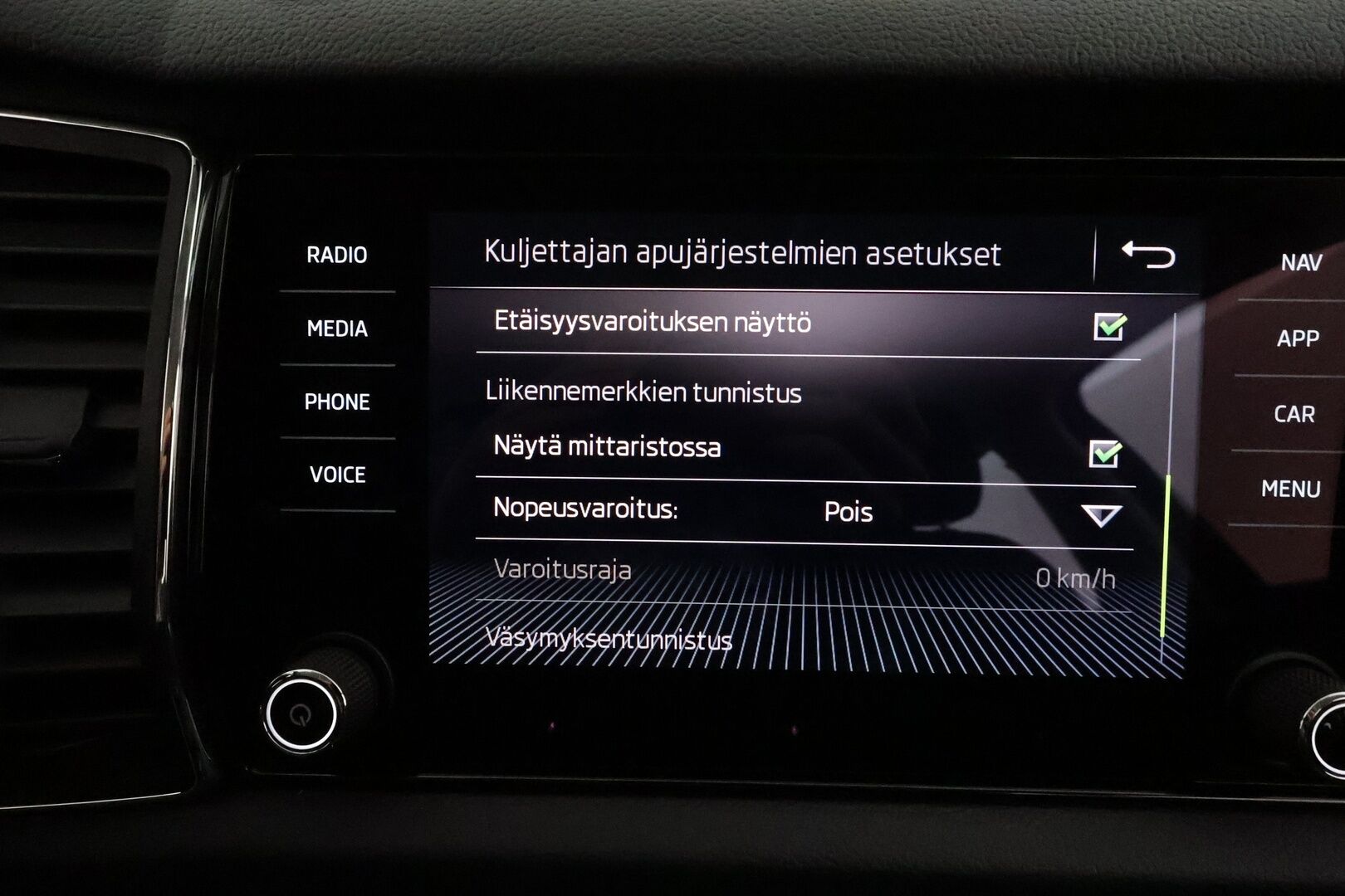 Skoda Kodiaq 2020 2,0 TDI 150 Ambition BusinessLine DSG Autom. **Adapt.vakkari / Webasto / LED / Navi / KeylessGo** - Suomi-auto / Kahdet renkaat aluvanteilla / Ratin lämmitin / Tuulilasin lämmitin / P.tutkat