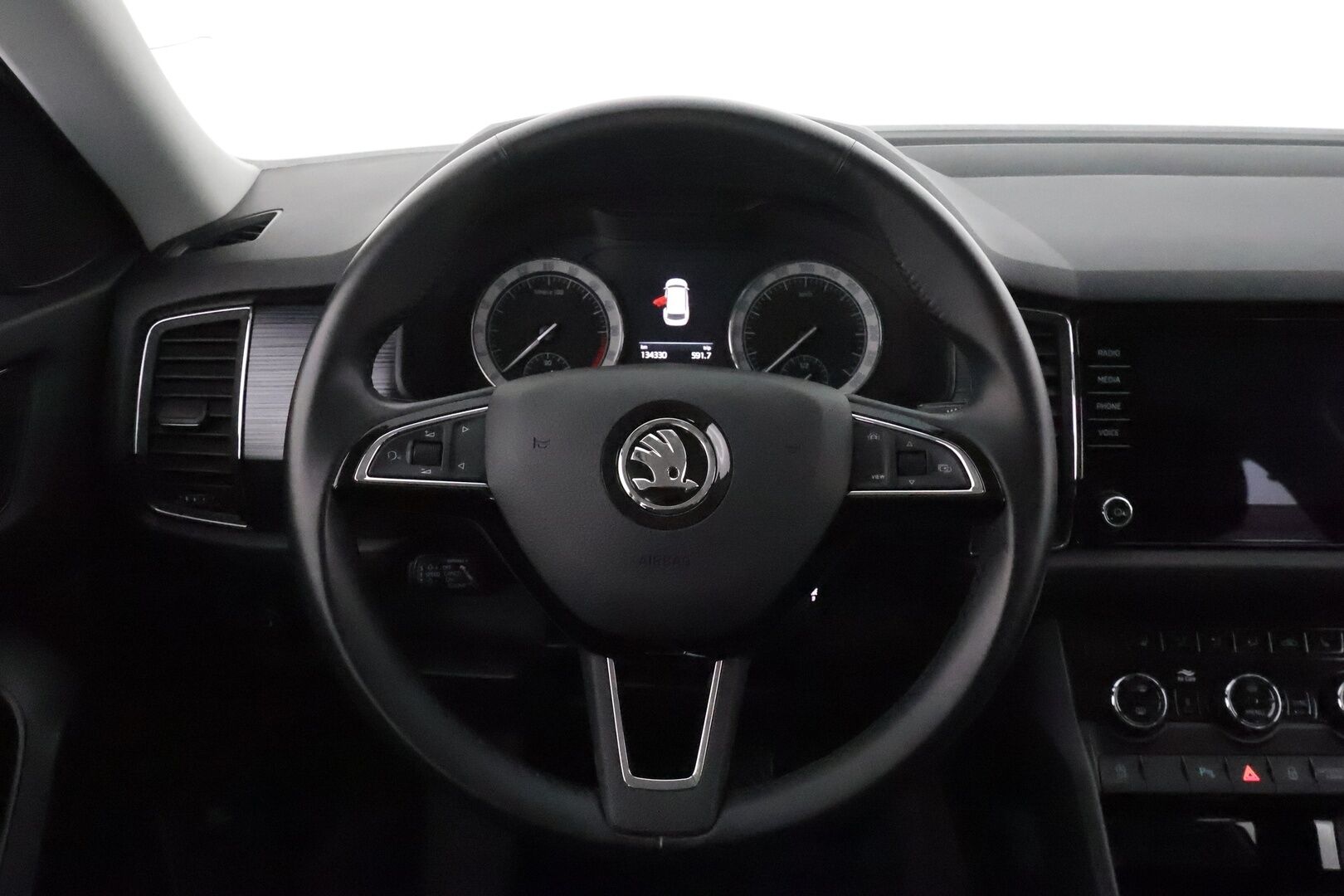 Skoda Kodiaq 2020 2,0 TDI 150 Ambition BusinessLine DSG Autom. **Adapt.vakkari / Webasto / LED / Navi / KeylessGo** - Suomi-auto / Kahdet renkaat aluvanteilla / Ratin lämmitin / Tuulilasin lämmitin / P.tutkat