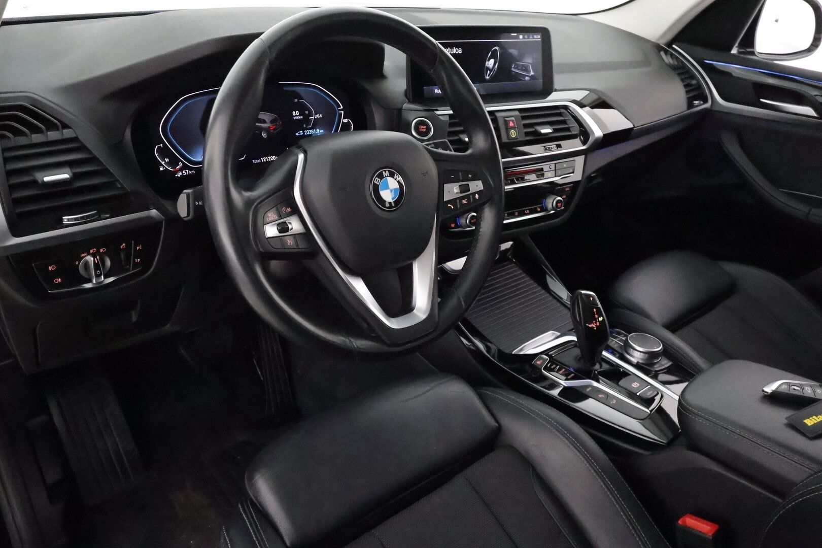 BMW X3 2020 G01 xDrive 30e A Business xLine ** 1.om Suomi-auto / P-Kamera / Sporttipenkit / Koukku / Vakkari / Navi / Puolinahat - 3,99 % KORKOTARJOUS TÄHÄN AUTOON - 