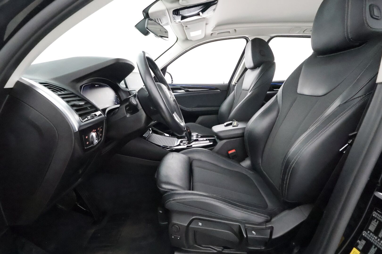 BMW X3 2020 G01 xDrive 30e A Business xLine ** 1.om Suomi-auto / P-Kamera / Sporttipenkit / Koukku / Vakkari / Navi / Puolinahat - 3,99 % KORKOTARJOUS TÄHÄN AUTOON - 