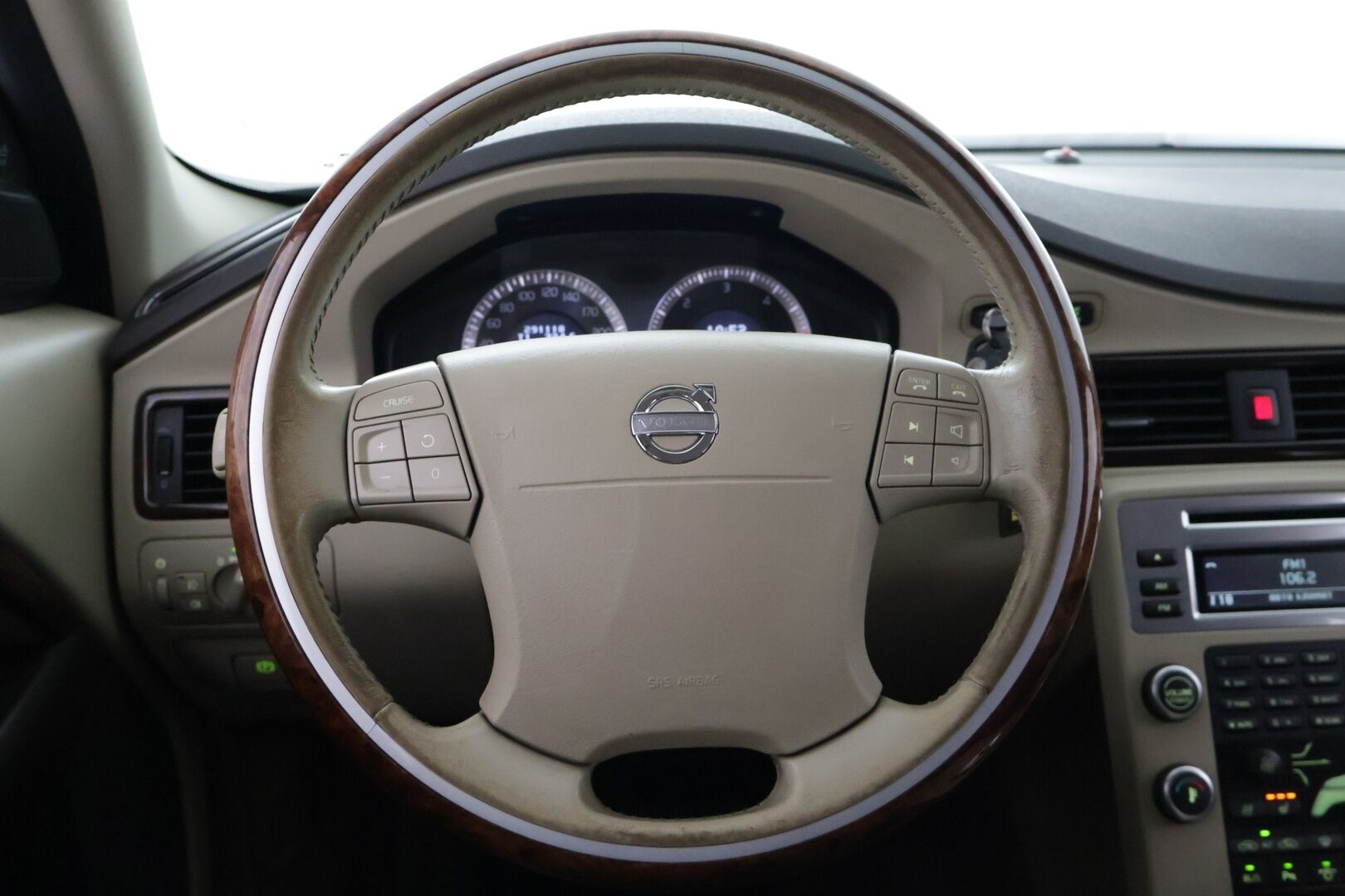 Volvo XC70 2009 XC70 D5 AWD - Harvinaiset Espresso Brown nahat | Tuuletetut muisti penkit | Webasto kauk. | Keyless | BLIS | P.tutkat E&T | ABL | High Performance Audio | - KORKO VAIN 3,99 %