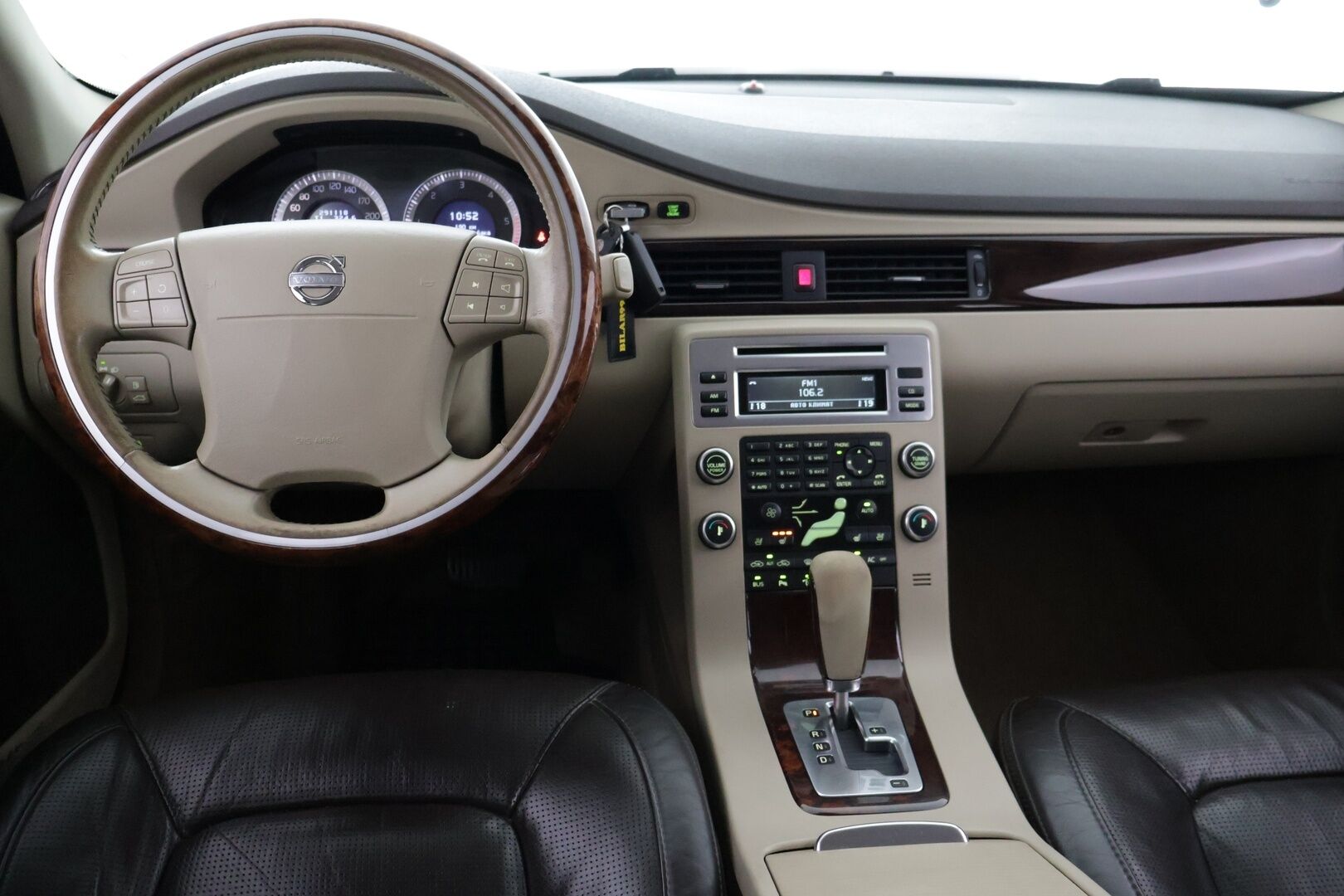 Volvo XC70 2009 XC70 D5 AWD - Harvinaiset Espresso Brown nahat | Tuuletetut muisti penkit | Webasto kauk. | Keyless | BLIS | P.tutkat E&T | ABL | High Performance Audio | - KORKO VAIN 3,99 %