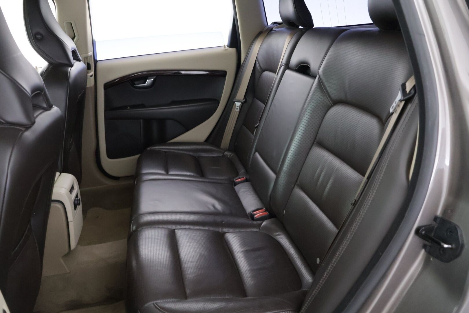 Volvo XC70 2009 XC70 D5 AWD - Harvinaiset Espresso Brown nahat | Tuuletetut muisti penkit | Webasto kauk. | Keyless | BLIS | P.tutkat E&T | ABL | High Performance Audio | - KORKO VAIN 3,99 %