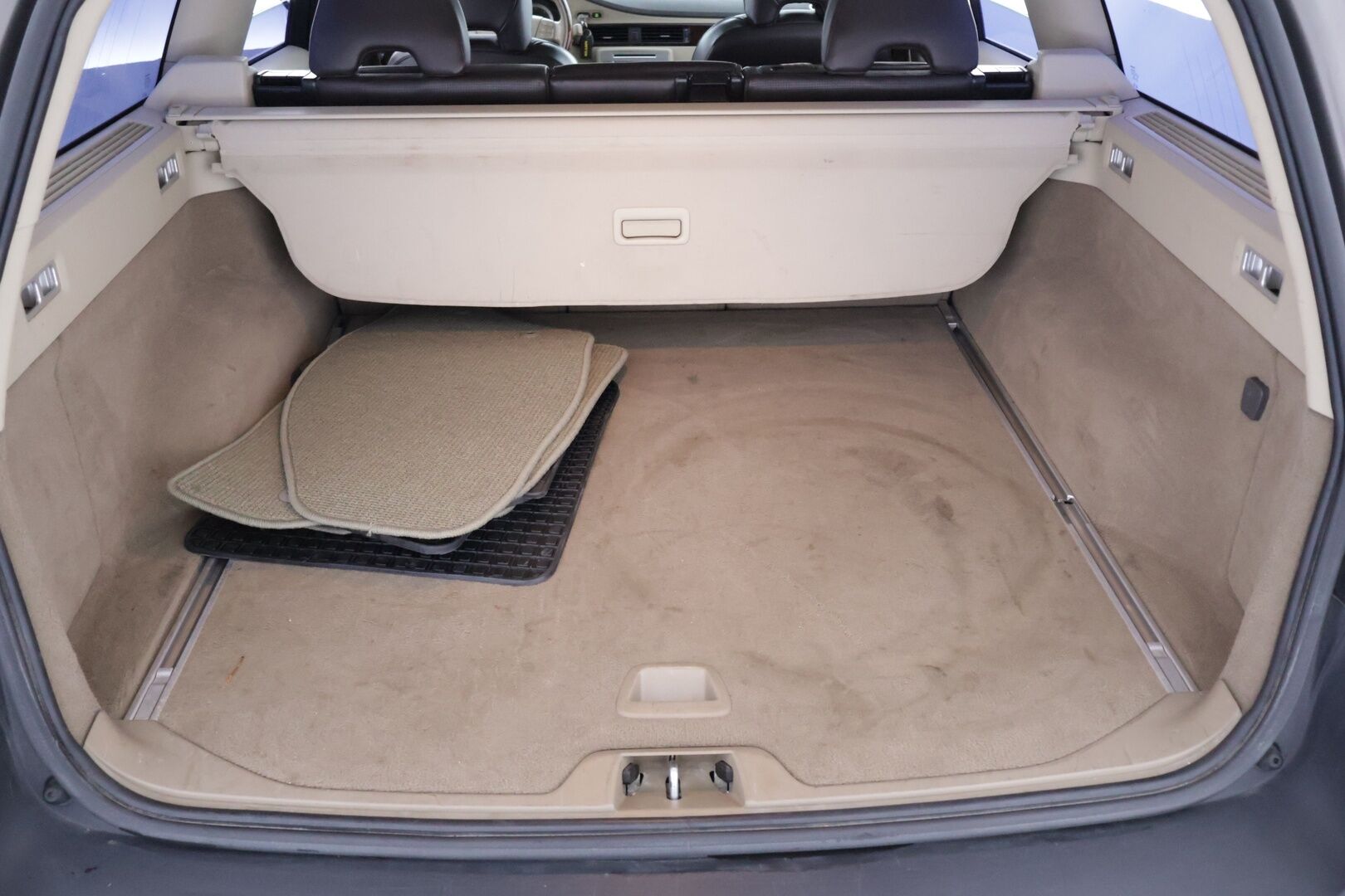 Volvo XC70 2009 XC70 D5 AWD - Harvinaiset Espresso Brown nahat | Tuuletetut muisti penkit | Webasto kauk. | Keyless | BLIS | P.tutkat E&T | ABL | High Performance Audio | - KORKO VAIN 3,99 %