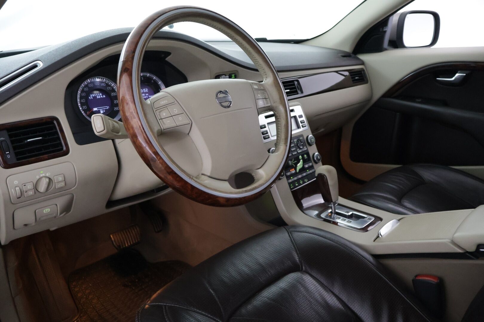 Volvo XC70 2009 XC70 D5 AWD - Harvinaiset Espresso Brown nahat | Tuuletetut muisti penkit | Webasto kauk. | Keyless | BLIS | P.tutkat E&T | ABL | High Performance Audio | - KORKO VAIN 3,99 %