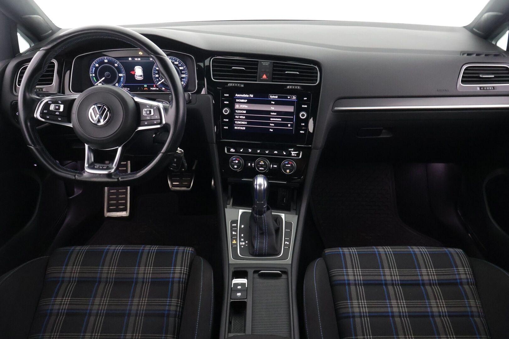 Volkswagen Golf 2018 GTE Plug-In Hybrid 150 kW (204 hv) DSG-automaatti *Adapt. vakkari / Webasto / BLIS / Parkkitutkat / CarPlay & Android Auto* - 2x renkaat alkuperäisillä vanteilla / Jakohihna juuri vaihdettu / Siistikuntoinen yksilö