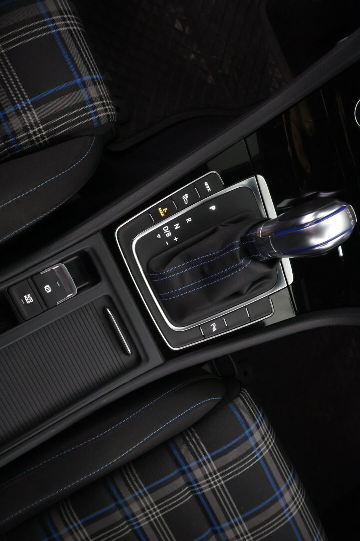 Volkswagen Golf 2018 GTE Plug-In Hybrid 150 kW (204 hv) DSG-automaatti *Adapt. vakkari / Webasto / BLIS / Parkkitutkat / CarPlay & Android Auto* - 2x renkaat alkuperäisillä vanteilla / Jakohihna juuri vaihdettu / Siistikuntoinen yksilö