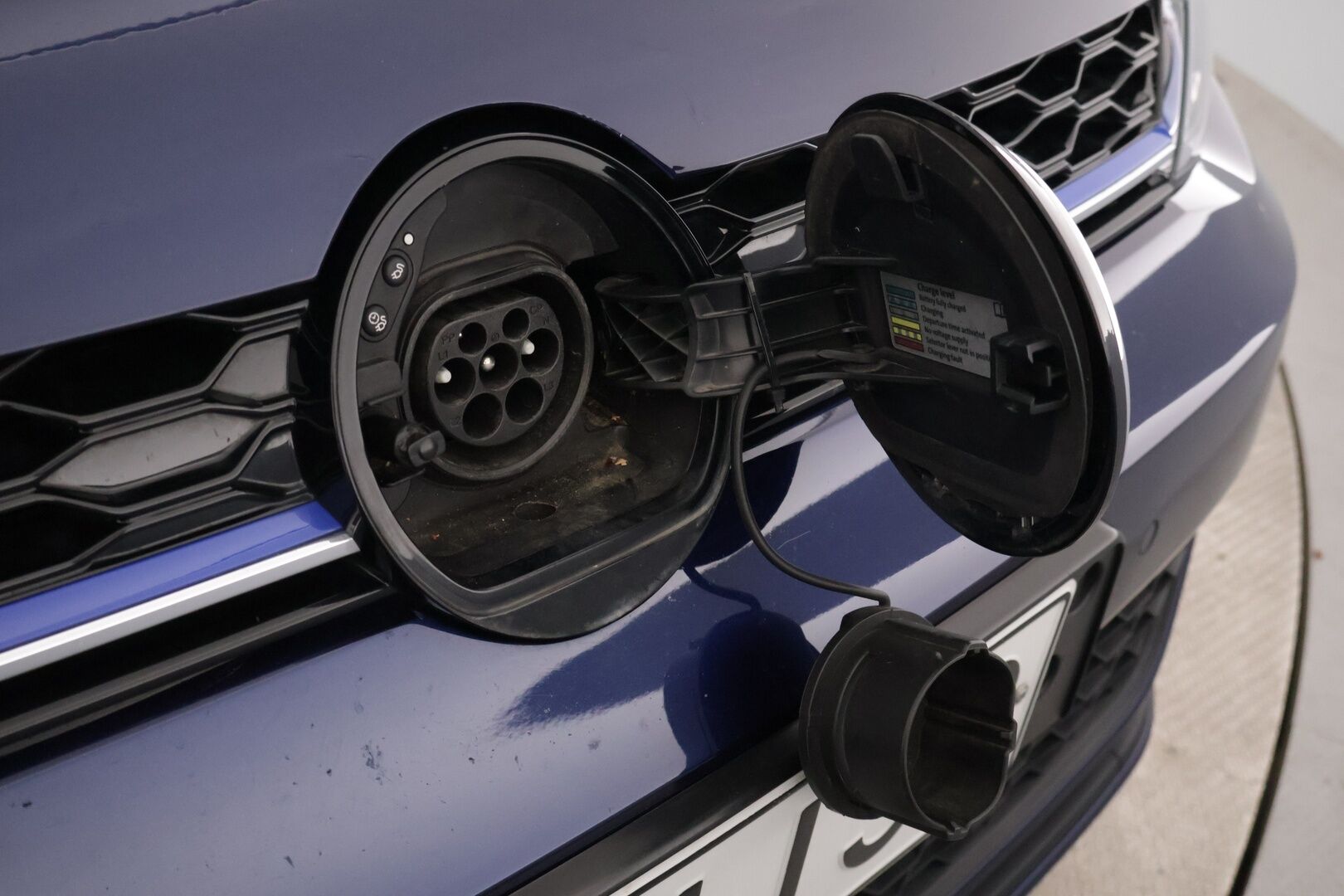 Volkswagen Golf 2018 GTE Plug-In Hybrid 150 kW (204 hv) DSG-automaatti *Adapt. vakkari / Webasto / BLIS / Parkkitutkat / CarPlay & Android Auto* - 2x renkaat alkuperäisillä vanteilla / Jakohihna juuri vaihdettu / Siistikuntoinen yksilö