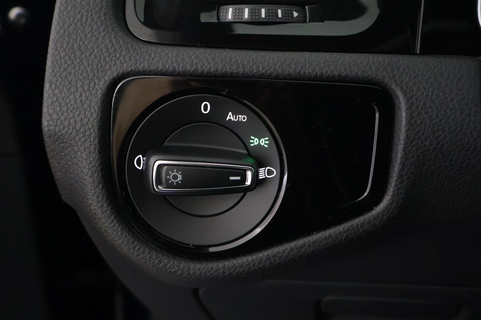 Volkswagen Golf 2018 GTE Plug-In Hybrid 150 kW (204 hv) DSG-automaatti *Adapt. vakkari / Webasto / BLIS / Parkkitutkat / CarPlay & Android Auto* - 2x renkaat alkuperäisillä vanteilla / Jakohihna juuri vaihdettu / Siistikuntoinen yksilö