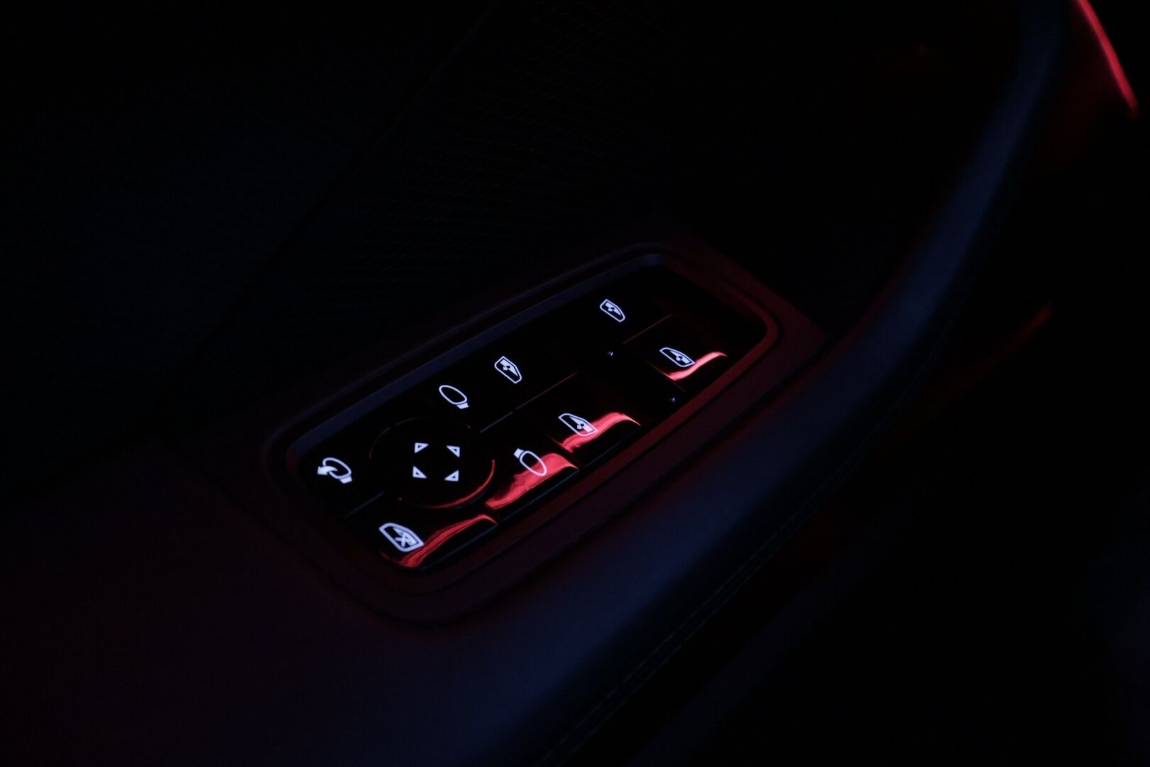 Porsche Taycan 2021 4S *ACC / Lämpöpumppu / Matkustajan näyttö / 14-suunt.ist. / Bose / Ilma-alusta / InnoDrive / Hiilikuitupaketti* - Hyvät Hankook kitkat / 2x Renkaat / Upea 1-omisteinen Suomi-auto!