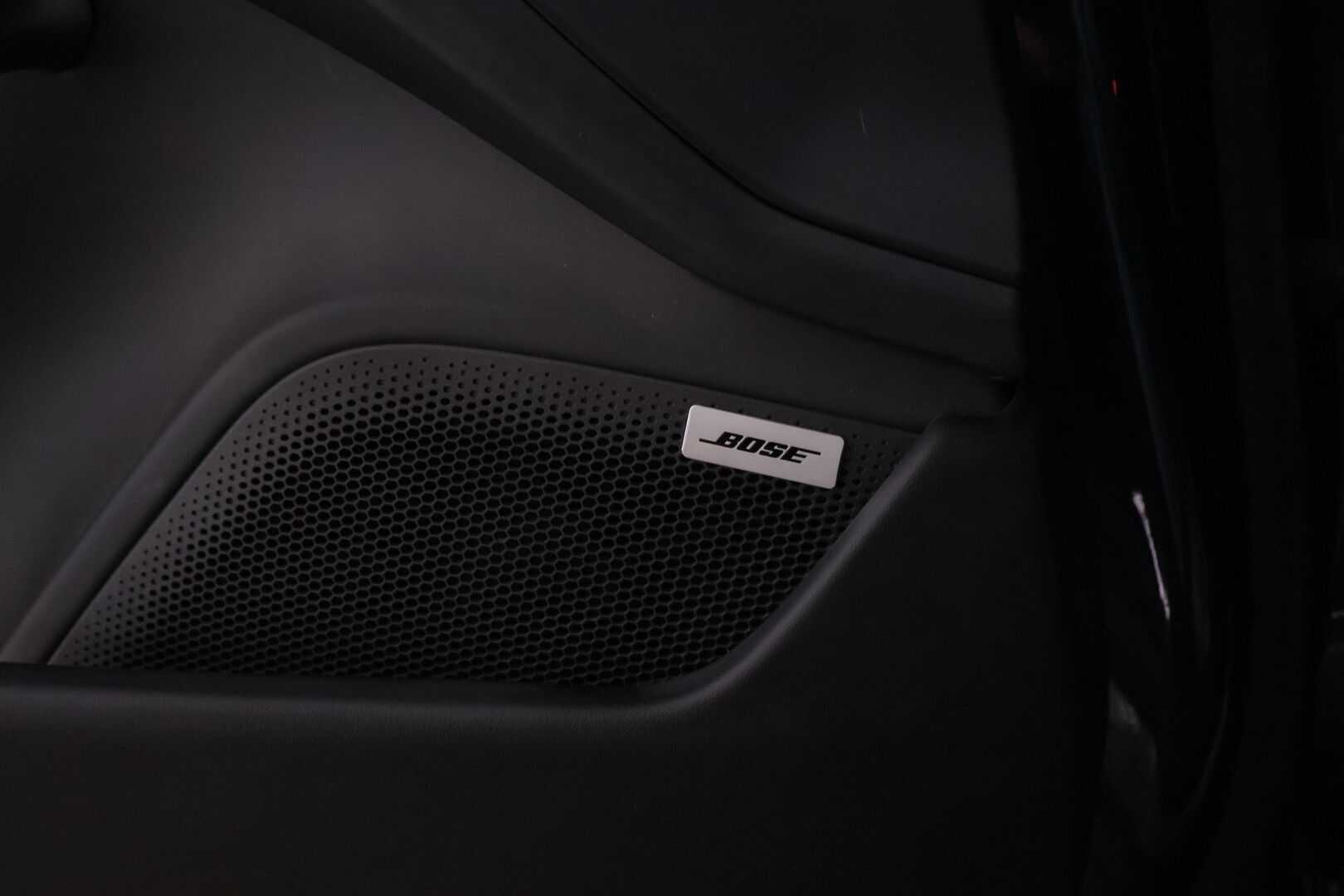 Porsche Taycan 2021 4S *ACC / Lämpöpumppu / Matkustajan näyttö / 14-suunt.ist. / Bose / Ilma-alusta / InnoDrive / Hiilikuitupaketti* - Hyvät Hankook kitkat / 2x Renkaat / Upea 1-omisteinen Suomi-auto!