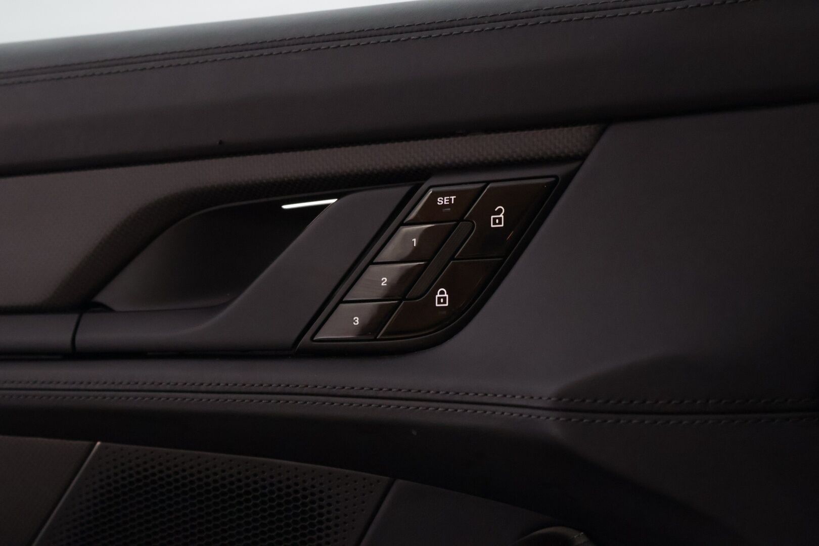 Porsche Taycan 2021 4S *ACC / Lämpöpumppu / Matkustajan näyttö / 14-suunt.ist. / Bose / Ilma-alusta / InnoDrive / Hiilikuitupaketti* - Hyvät Hankook kitkat / 2x Renkaat / Upea 1-omisteinen Suomi-auto!