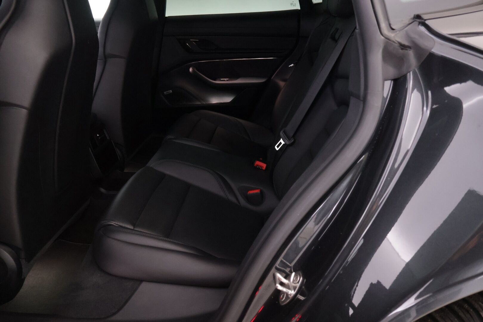 Porsche Taycan 2021 4S *ACC / Lämpöpumppu / Matkustajan näyttö / 14-suunt.ist. / Bose / Ilma-alusta / InnoDrive / Hiilikuitupaketti* - Hyvät Hankook kitkat / 2x Renkaat / Upea 1-omisteinen Suomi-auto!