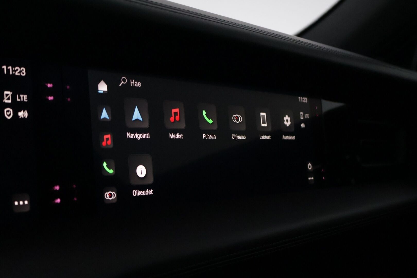 Porsche Taycan 2021 4S *ACC / Lämpöpumppu / Matkustajan näyttö / 14-suunt.ist. / Bose / Ilma-alusta / InnoDrive / Hiilikuitupaketti* - Hyvät Hankook kitkat / 2x Renkaat / Upea 1-omisteinen Suomi-auto!