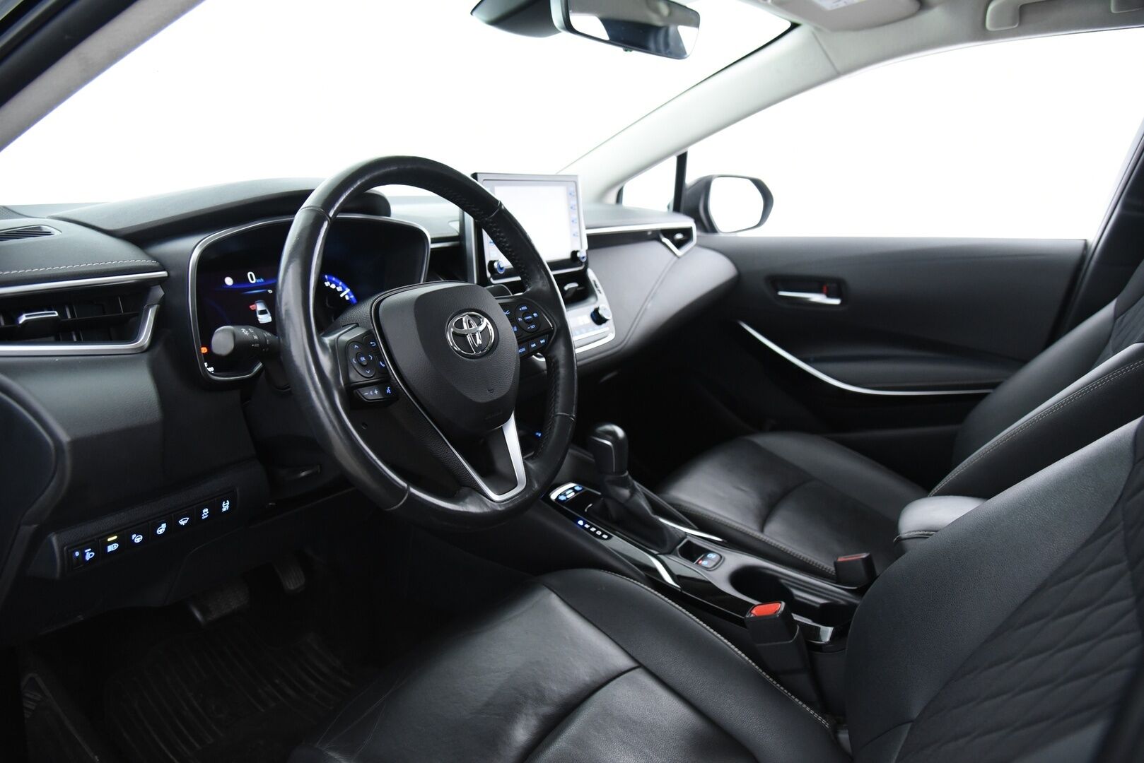 Toyota Corolla 2020 Sedan 1,8 Hybrid Style / Adapt. Vak. / Nahat / BLIS / Pysäköintiavustin / Navi / P. kamera / - Huippuvarusteltu yksilö! / Hyvät renkaat / 2-om. Suomi-auto! / Merkkihuollettu