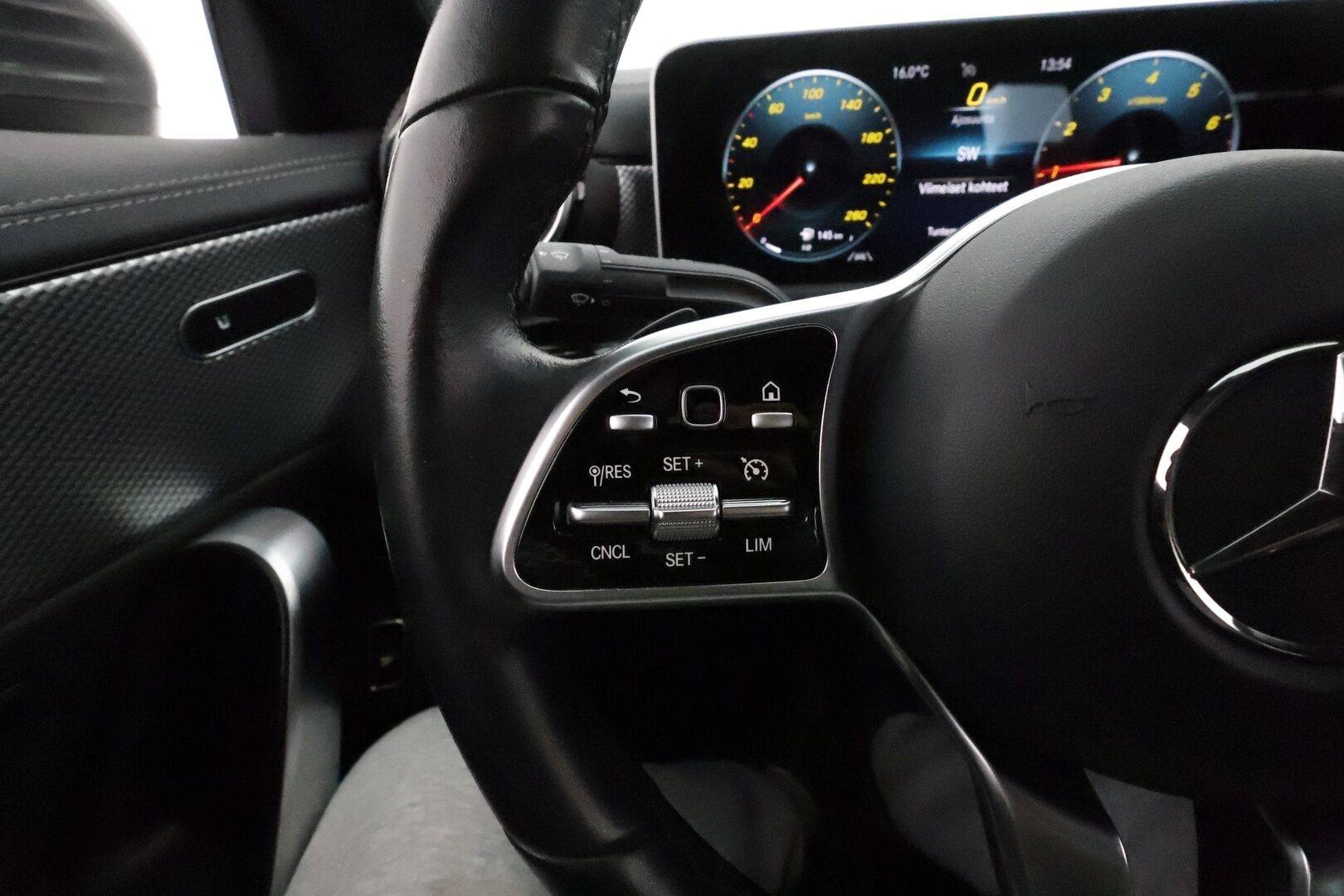 Mercedes-Benz CLA 2020 220 4MATIC A Business Progressive *Widescreen / Navi / Kaistavahti / Sporttipenkit / LED High Performance / Lohko / P.kamera* - Suomi-auto / 2x vanteet - HULLU BLACKWEEK KORKOTARJOUS 2,49%