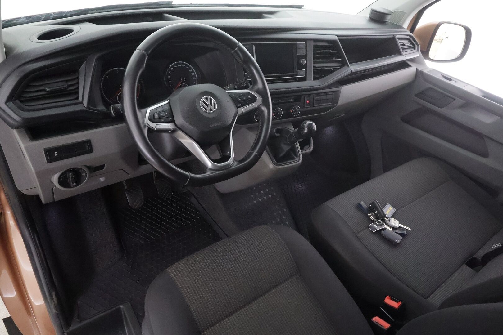 Volkswagen Transporter 2020 umpipakettiauto 2,0 TDI 110 kW 4Motion * Vakkari / Webasto / Koukku / LED / Apple&Android* - Suomi-auto / Kahdet renkaat