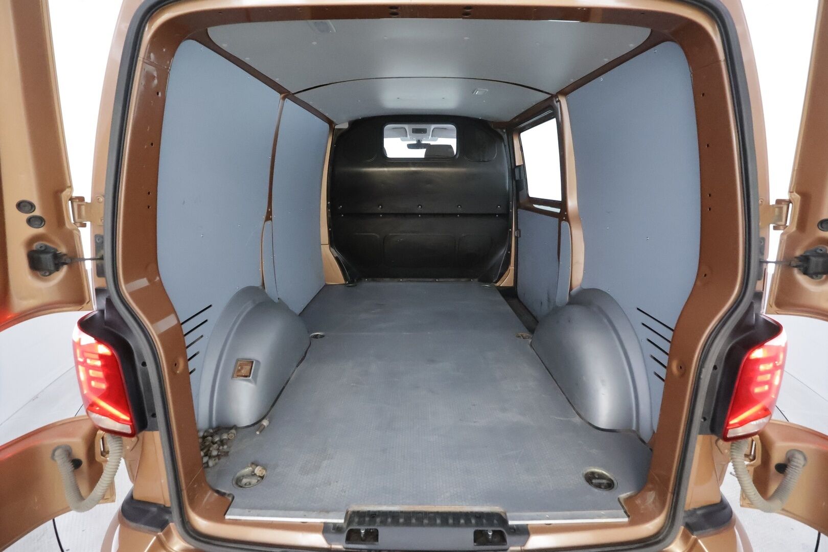 Volkswagen Transporter 2020 umpipakettiauto 2,0 TDI 110 kW 4Motion * Vakkari / Webasto / Koukku / LED / Apple&Android* - Suomi-auto / Kahdet renkaat