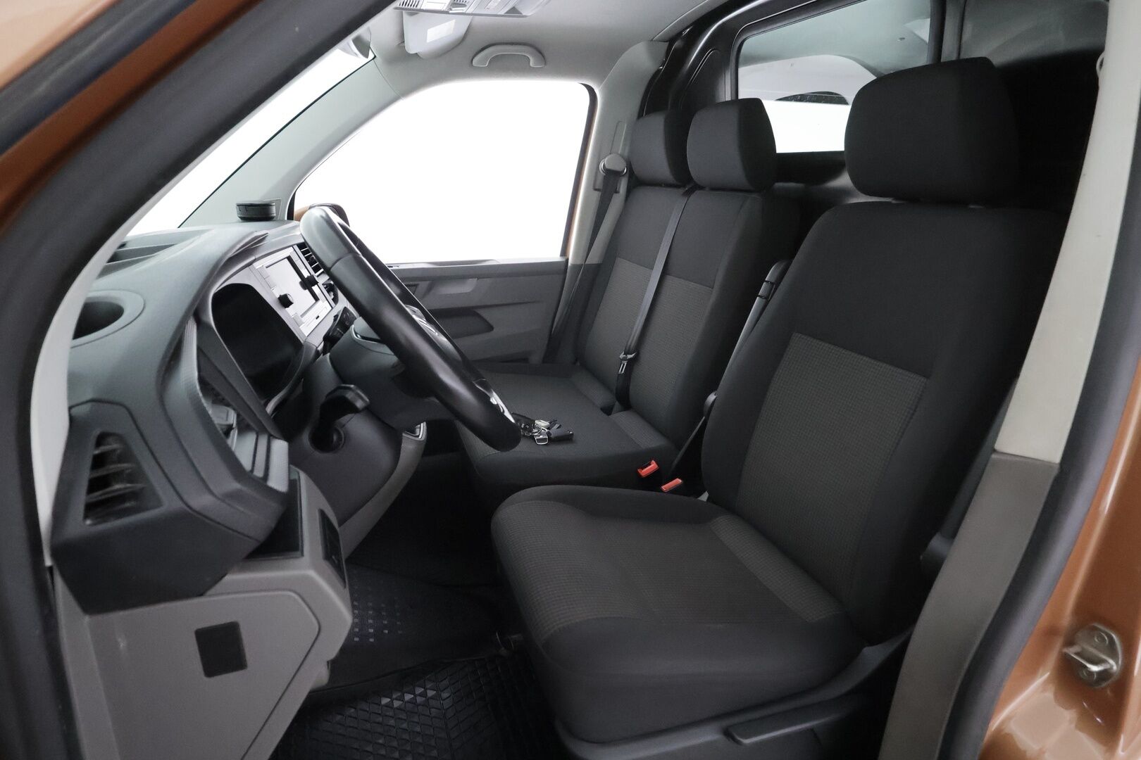 Volkswagen Transporter 2020 umpipakettiauto 2,0 TDI 110 kW 4Motion * Vakkari / Webasto / Koukku / LED / Apple&Android* - Suomi-auto / Kahdet renkaat