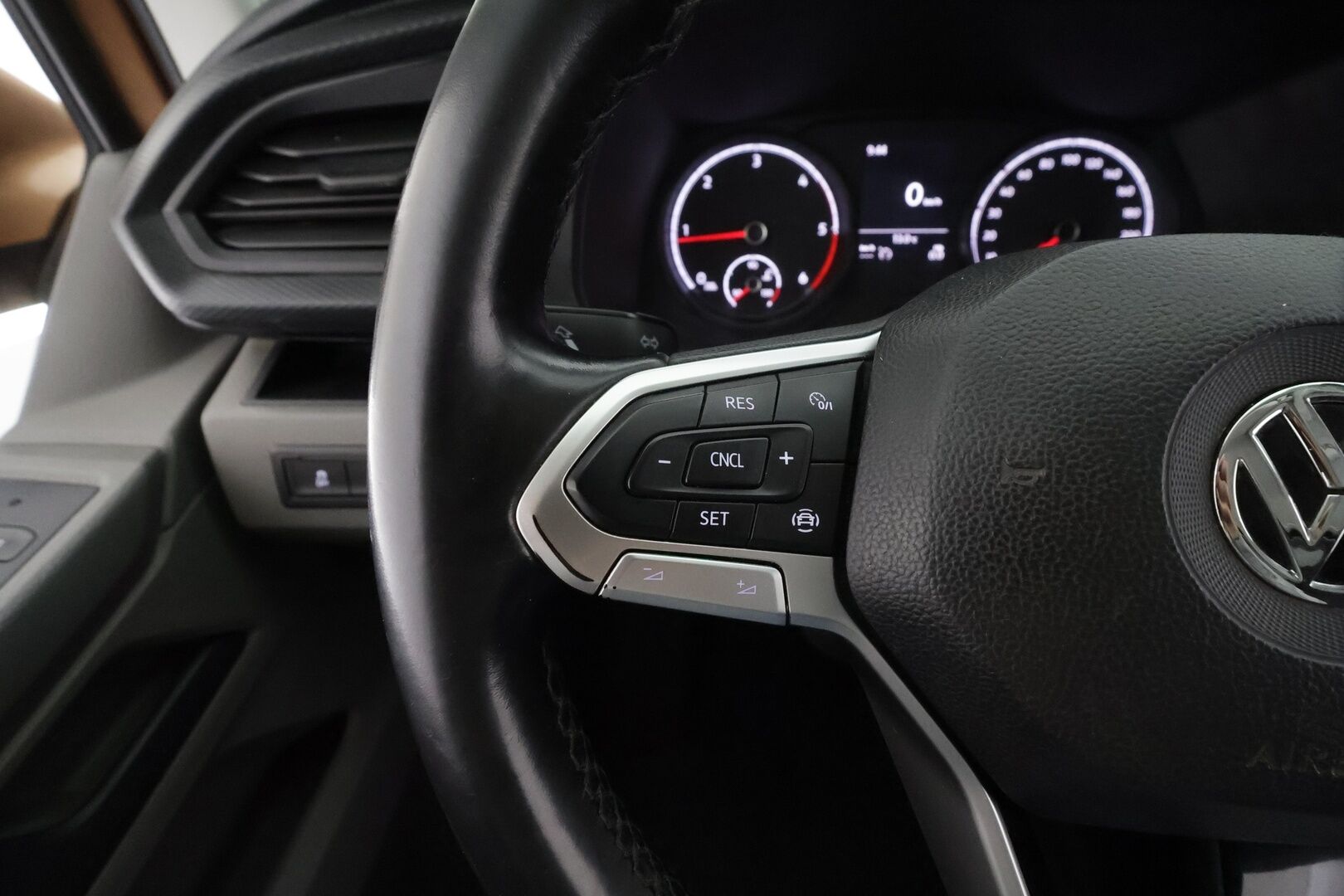 Volkswagen Transporter 2020 umpipakettiauto 2,0 TDI 110 kW 4Motion * Vakkari / Webasto / Koukku / LED / Apple&Android* - Suomi-auto / Kahdet renkaat