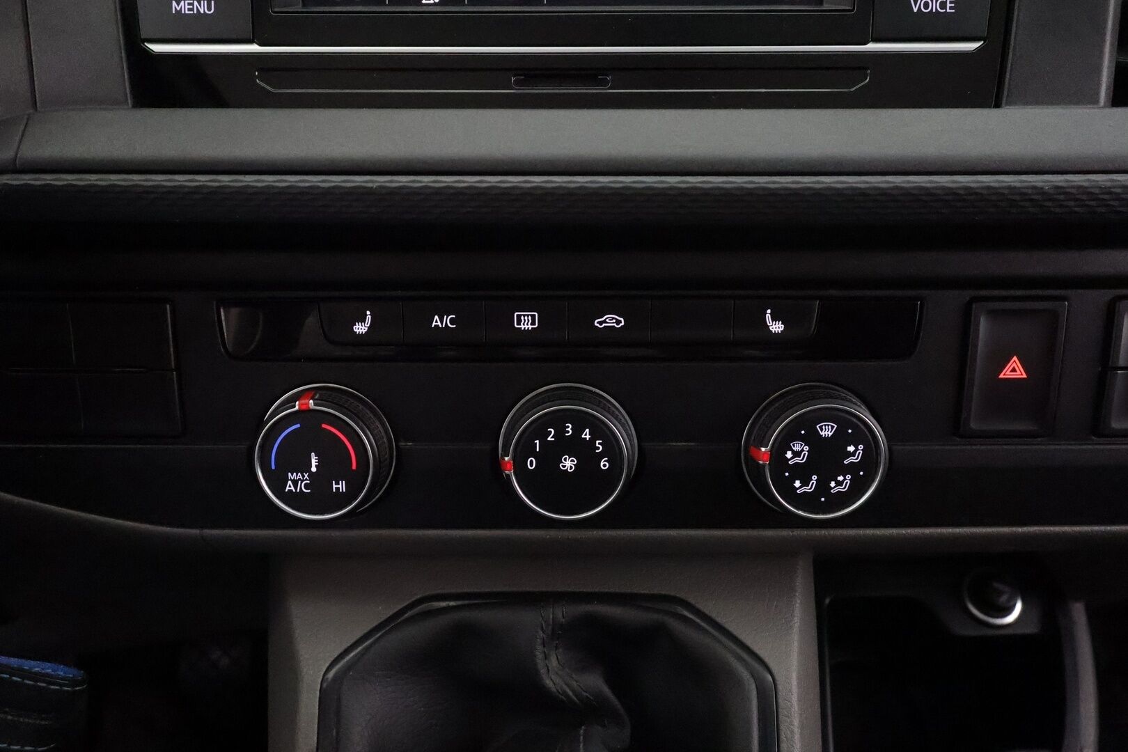 Volkswagen Transporter 2020 umpipakettiauto 2,0 TDI 110 kW 4Motion * Vakkari / Webasto / Koukku / LED / Apple&Android* - Suomi-auto / Kahdet renkaat