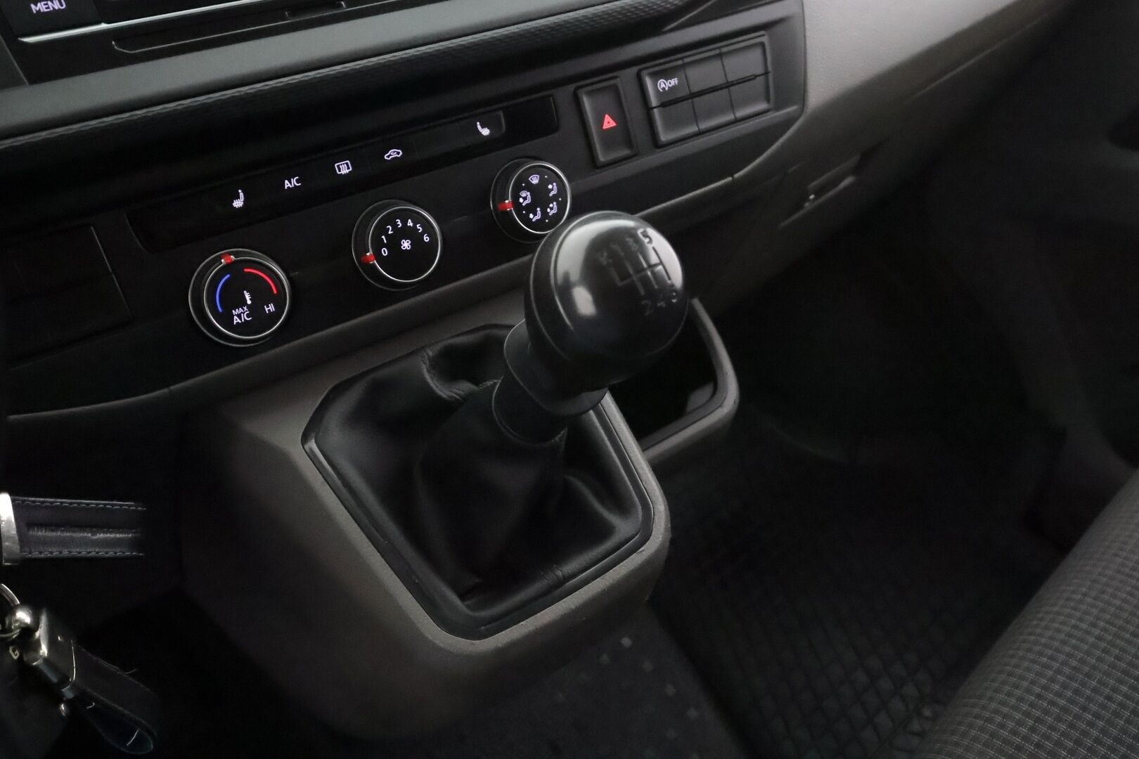 Volkswagen Transporter 2020 umpipakettiauto 2,0 TDI 110 kW 4Motion * Vakkari / Webasto / Koukku / LED / Apple&Android* - Suomi-auto / Kahdet renkaat