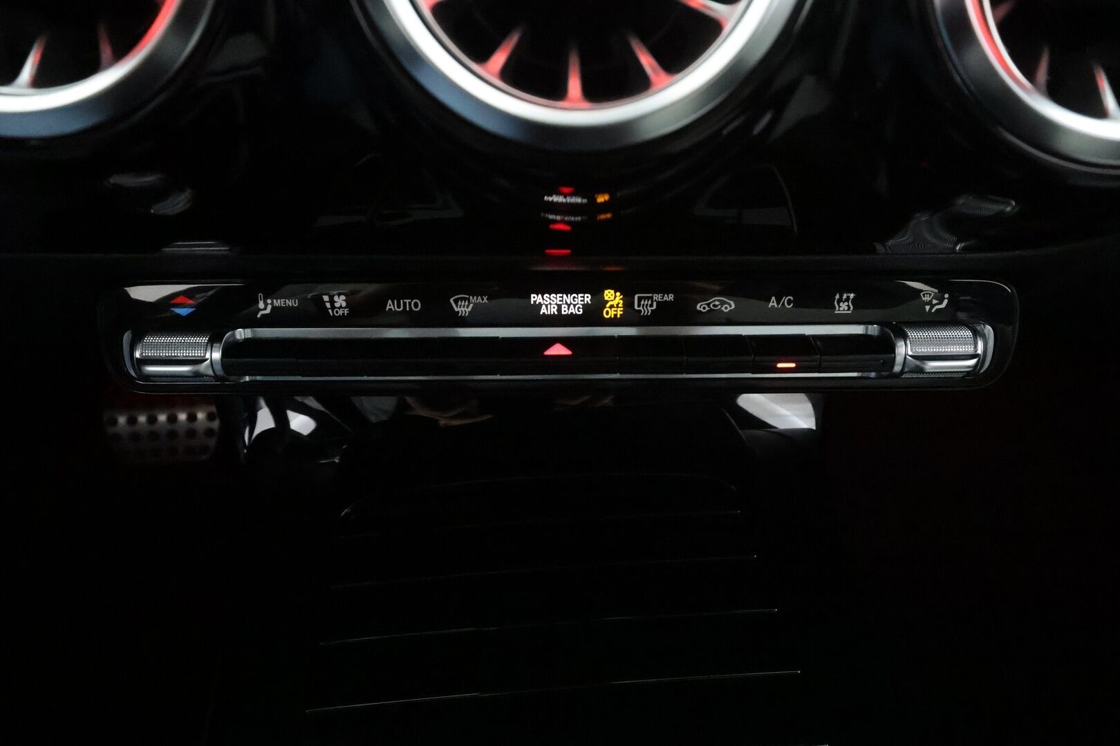 Mercedes-Benz CLA 2022 200 d 4MATIC A Shooting Brake Business AMG * Distronic / Webasto / Widescreen / P.Kamera / Koukku / LED / Keyless * - 1-om Suomi-auto / Kahdet renkaat aluvanteilla