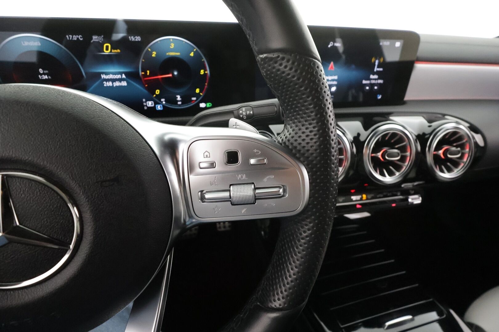 Mercedes-Benz CLA 2022 200 d 4MATIC A Shooting Brake Business AMG * Distronic / Webasto / Widescreen / Nahat / P.Kamera / Koukku / LED / Keyless * - 1-om Suomi-auto / Kahdet renkaat aluvanteilla