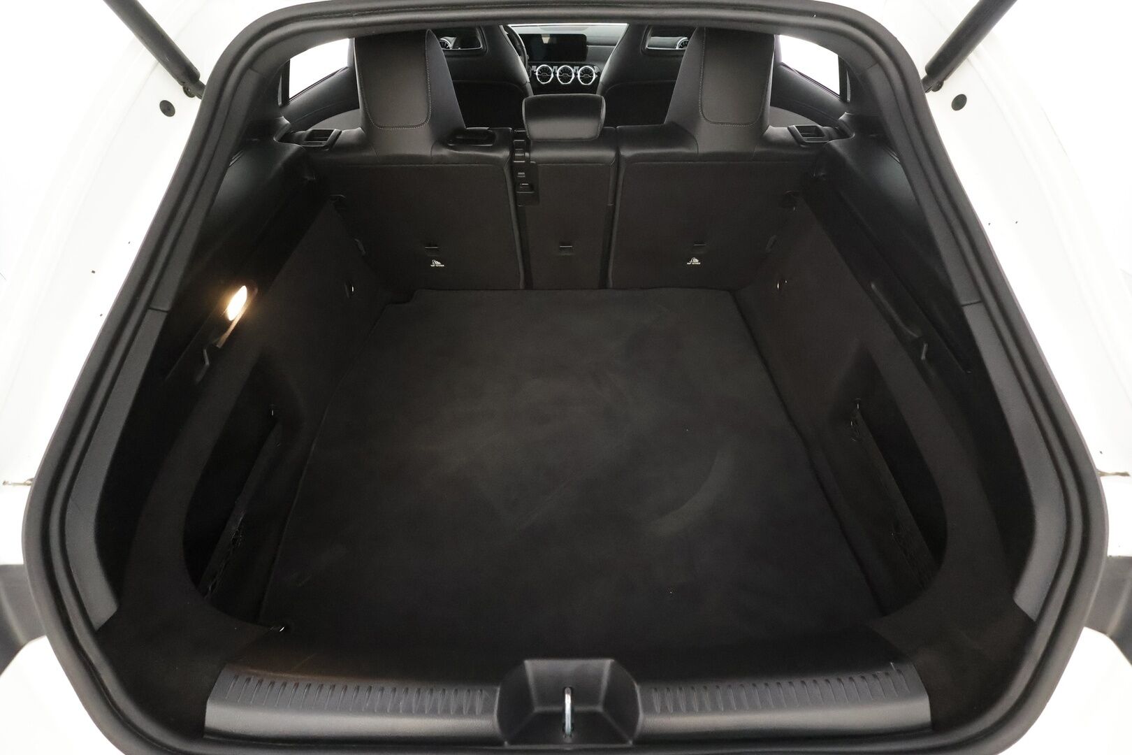 Mercedes-Benz CLA 2022 200 d 4MATIC A Shooting Brake Business AMG * Distronic / Webasto / Widescreen / Nahat / P.Kamera / Koukku / LED / Keyless * - 1-om Suomi-auto / Kahdet renkaat aluvanteilla