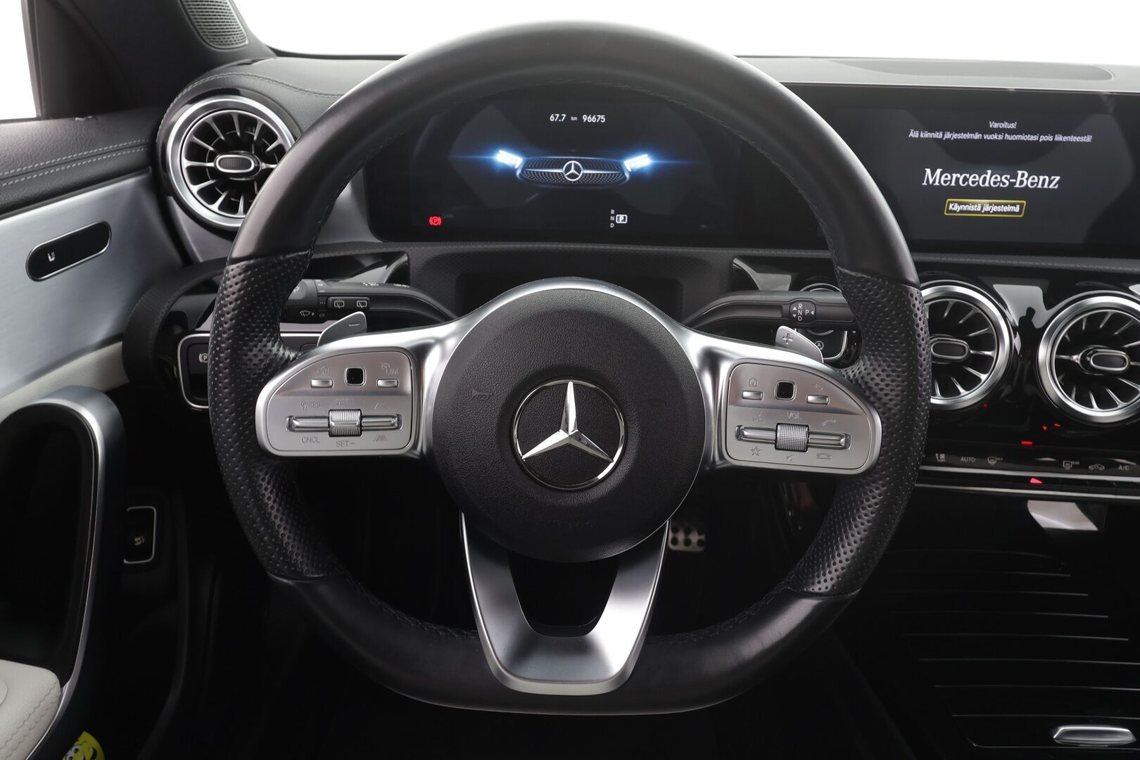 Mercedes-Benz CLA 2022 200 d 4MATIC A Shooting Brake Business AMG * Distronic / Webasto / Widescreen / Nahat / P.Kamera / Koukku / LED / Keyless * - 1-om Suomi-auto / Kahdet renkaat aluvanteilla