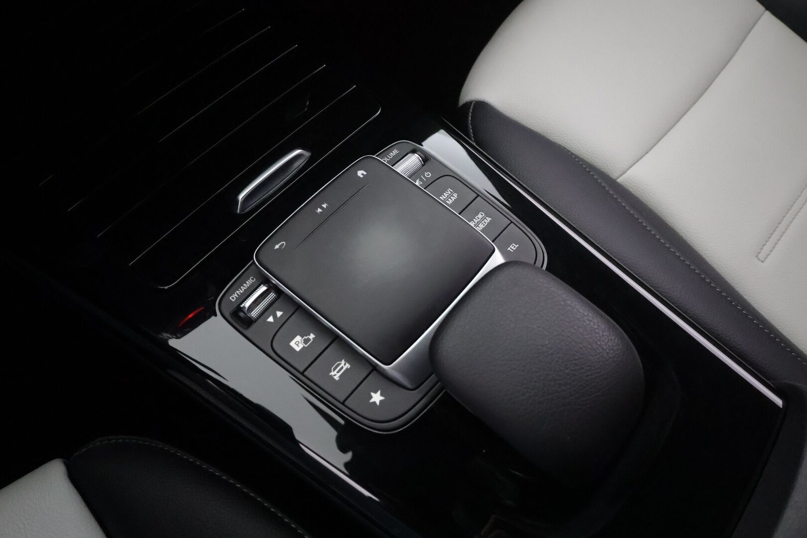 Mercedes-Benz CLA 2022 200 d 4MATIC A Shooting Brake Business AMG * Distronic / Webasto / Widescreen / Nahat / P.Kamera / Koukku / LED / Keyless * - 1-om Suomi-auto / Kahdet renkaat aluvanteilla - HULLUT AVAJAISHULINAT KORKOTARJOUS 3,29 %