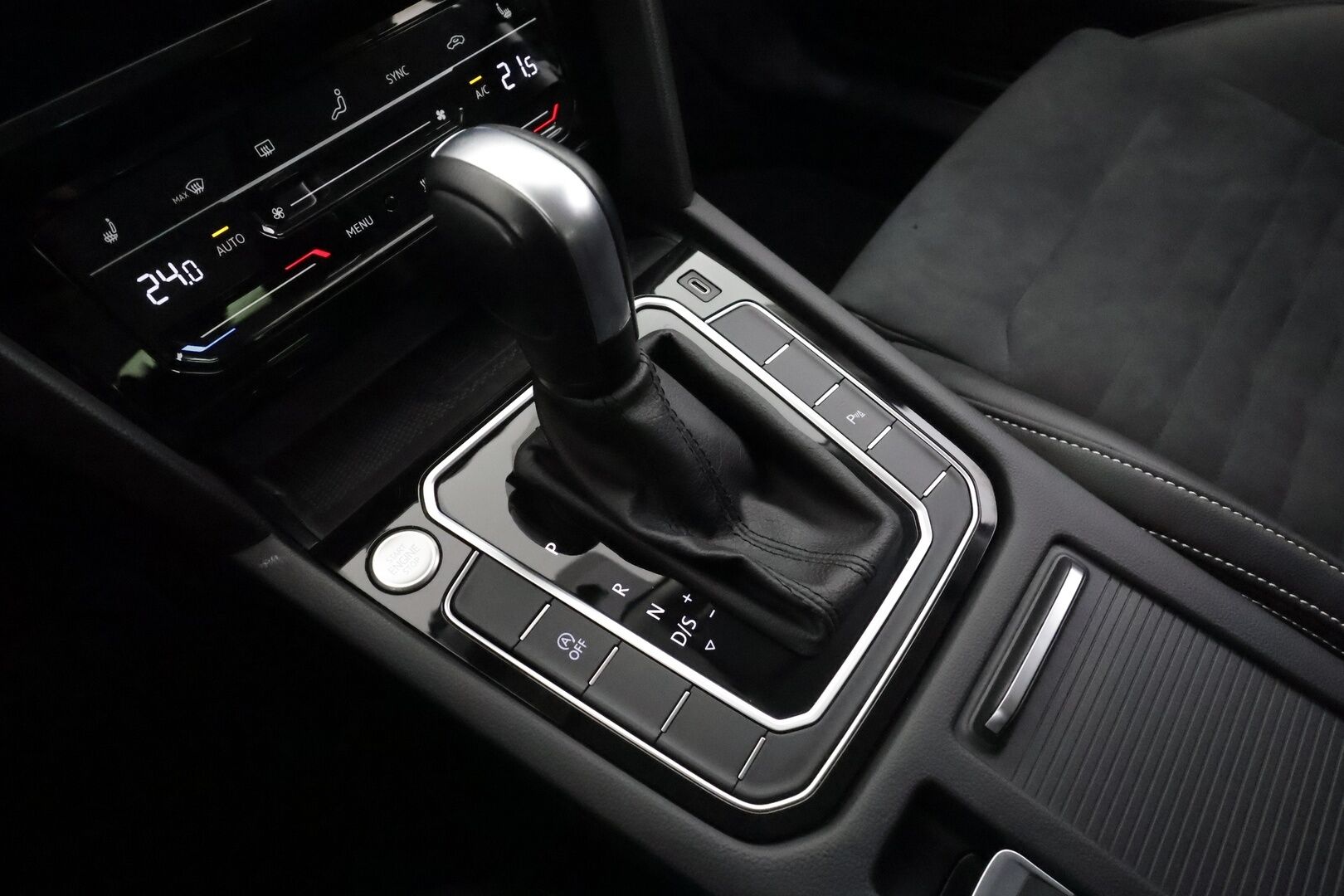 Volkswagen Passat 2022 Variant R-Line 2,0 TDI EVO SCR 110 kW DSG * ACC / Webasto / Koukku / IQ-Light / P.Kamera / Hierova Muistipenkki * - 1.Om suomi-auto / Kahdet Renkaat / Huippu varusteet