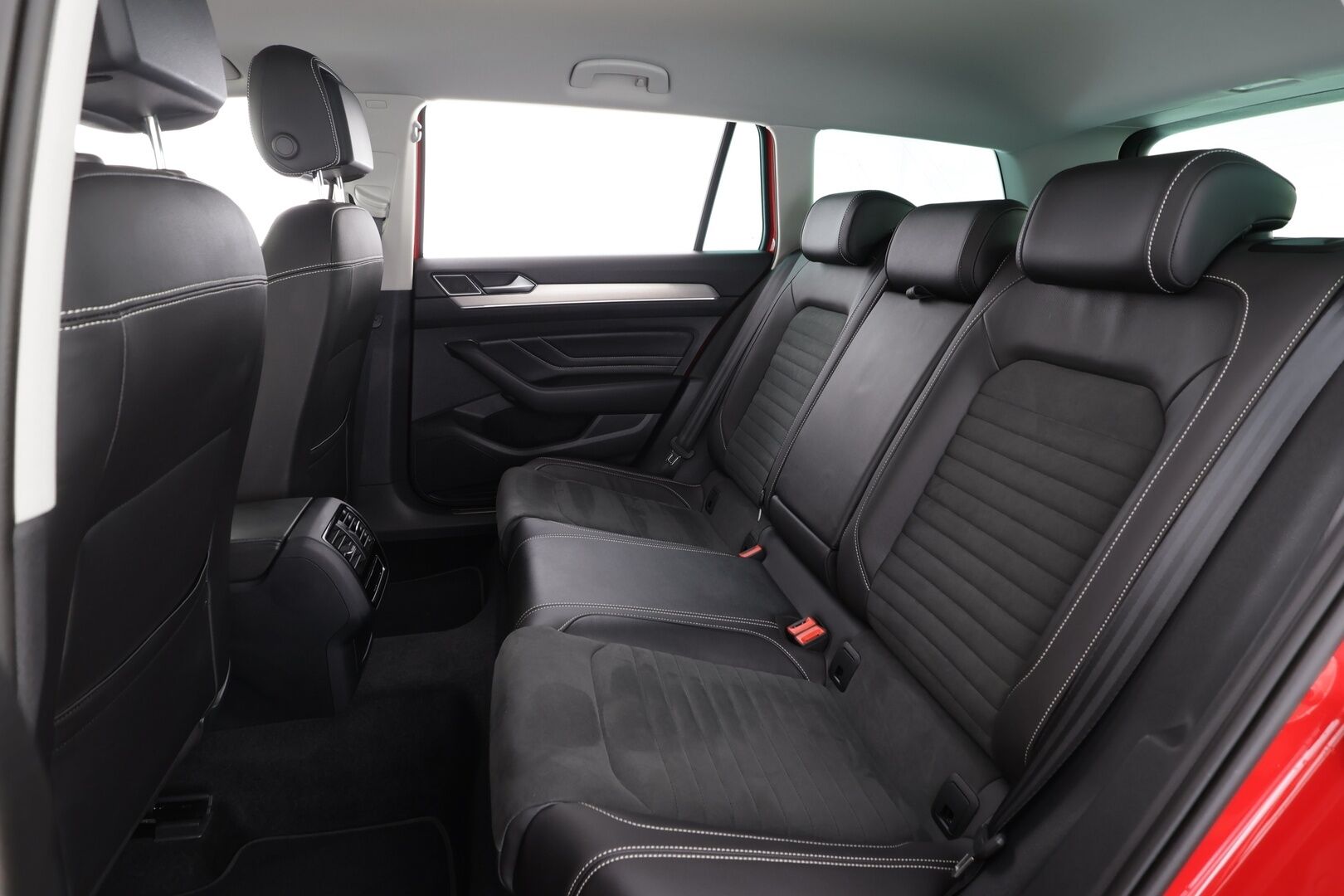 Volkswagen Passat 2022 Variant R-Line 2,0 TDI EVO SCR 110 kW DSG * ACC / Webasto / Koukku / IQ-Light / P.Kamera / Hierova Muistipenkki * - 1.Om suomi-auto / Kahdet Renkaat / Huippu varusteet - HULLUT AVAJAISHULINAT KORKOTARJOUS 3,29 %