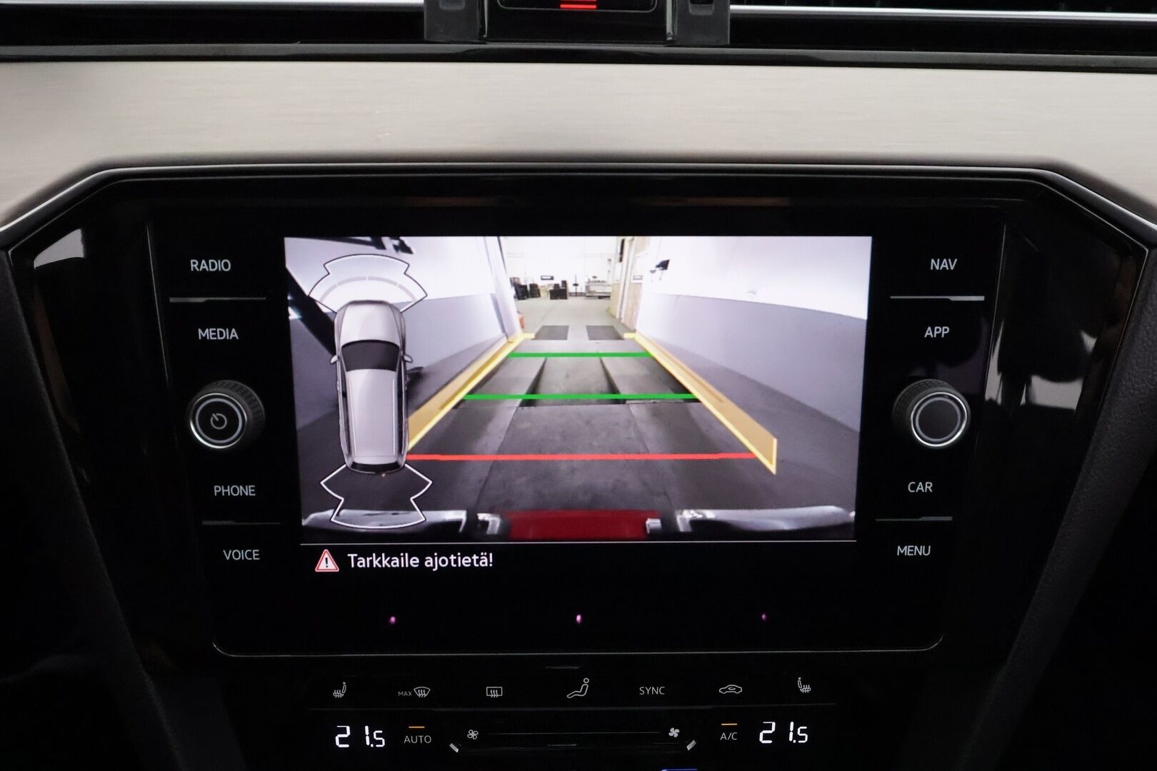 Volkswagen Passat 2022 Variant R-Line 2,0 TDI EVO SCR 110 kW DSG * ACC / Webasto / Koukku / IQ-Light / P.Kamera / Hierova Muistipenkki * - 1.Om suomi-auto / Kahdet Renkaat / Huippu varusteet