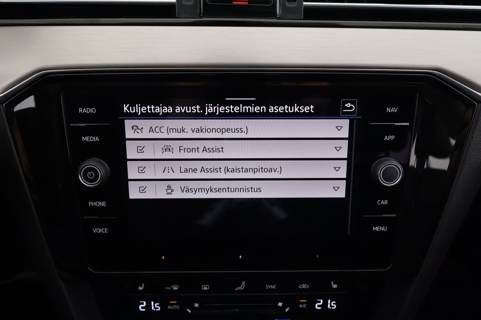 Volkswagen Passat 2022 Variant R-Line 2,0 TDI EVO SCR 110 kW DSG * ACC / Webasto / Koukku / IQ-Light / P.Kamera / Hierova Muistipenkki * - 1.Om suomi-auto / Kahdet Renkaat / Huippu varusteet - HULLUT AVAJAISHULINAT KORKOTARJOUS 3,29 %