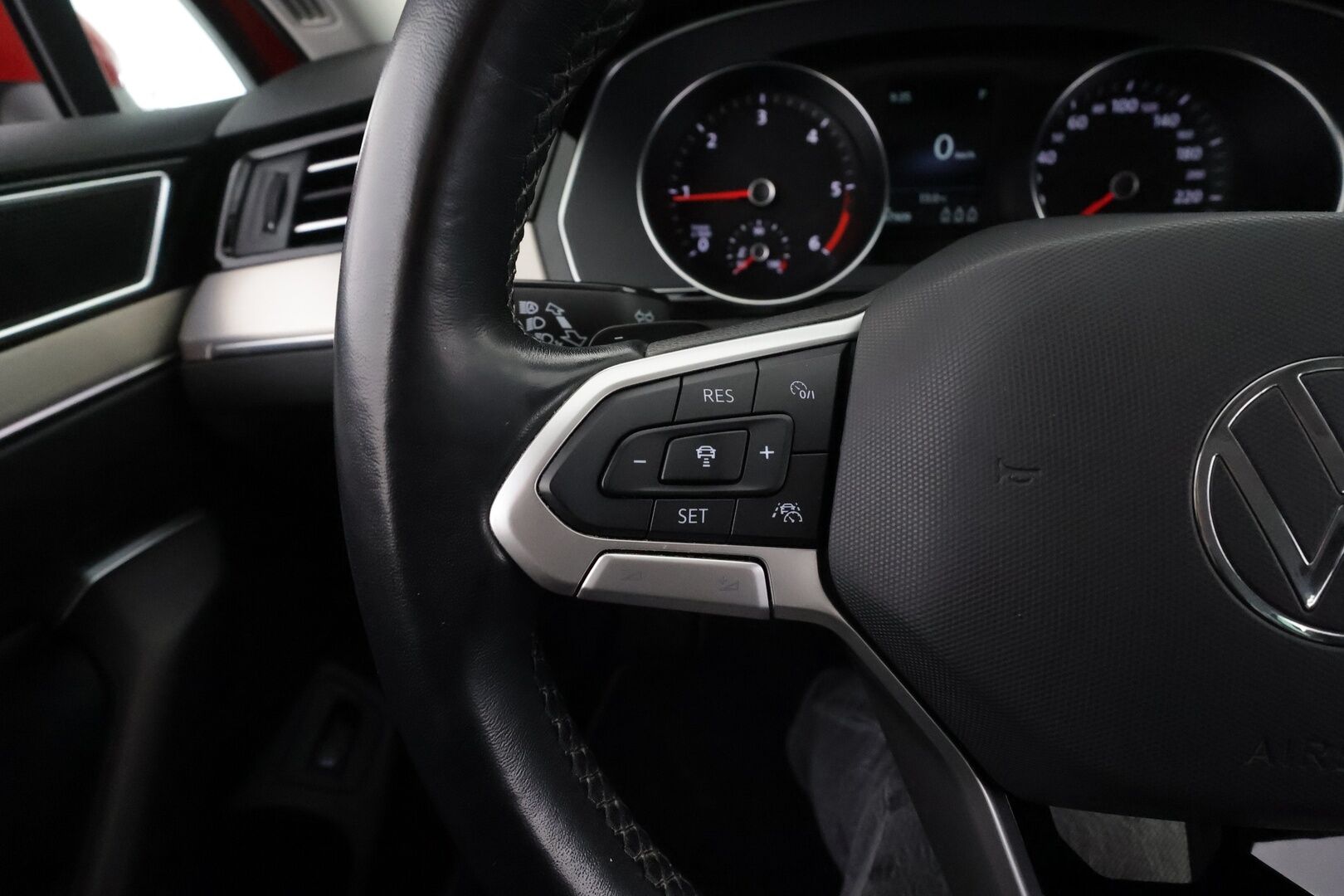 Volkswagen Passat 2022 Variant R-Line 2,0 TDI EVO SCR 110 kW DSG * ACC / Webasto / Koukku / IQ-Light / P.Kamera / Hierova Muistipenkki * - 1.Om suomi-auto / Kahdet Renkaat / Huippu varusteet