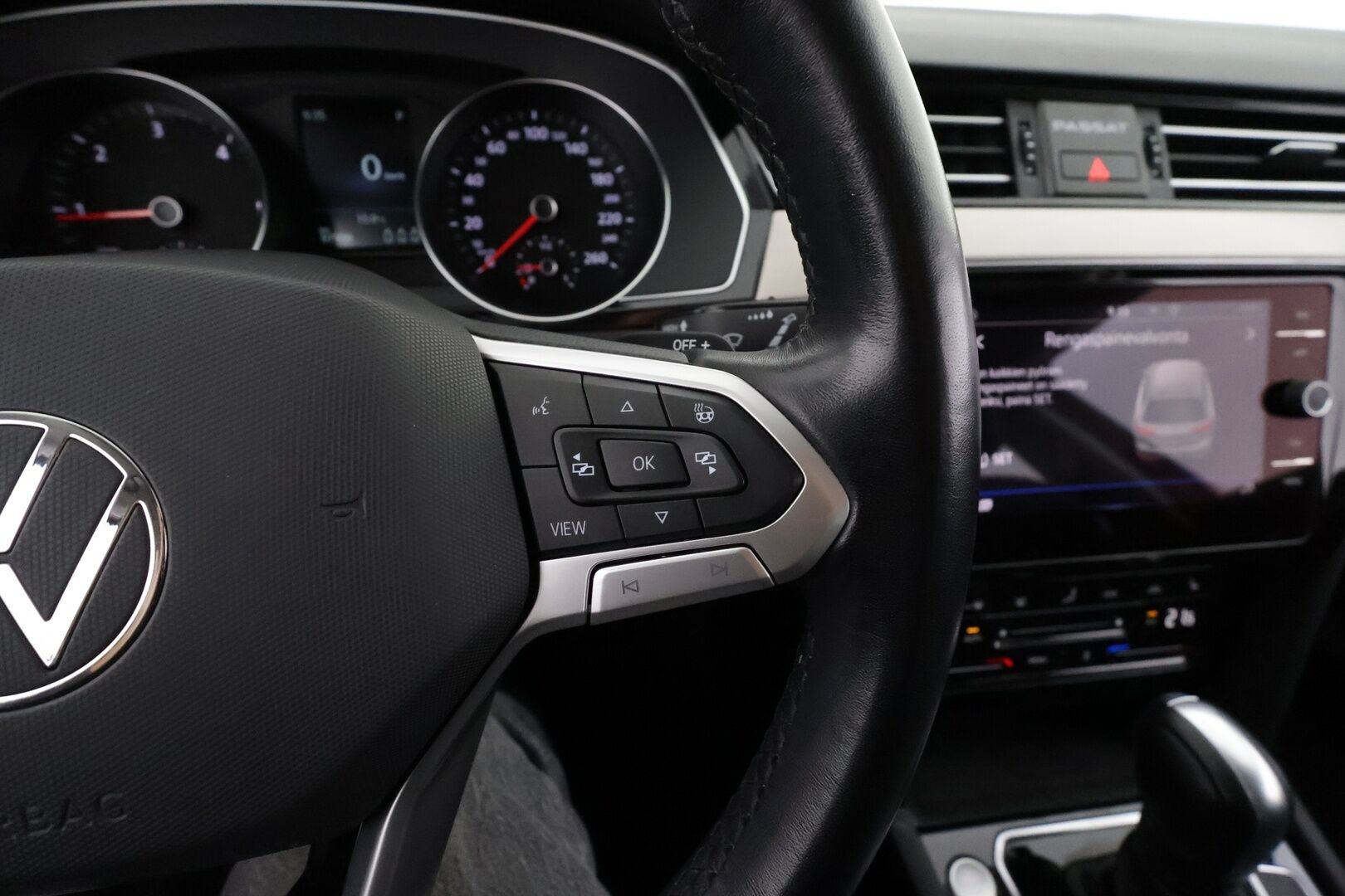 Volkswagen Passat 2022 Variant R-Line 2,0 TDI EVO SCR 110 kW DSG * ACC / Webasto / Koukku / IQ-Light / P.Kamera / Hierova Muistipenkki * - 1.Om suomi-auto / Kahdet Renkaat / Huippu varusteet